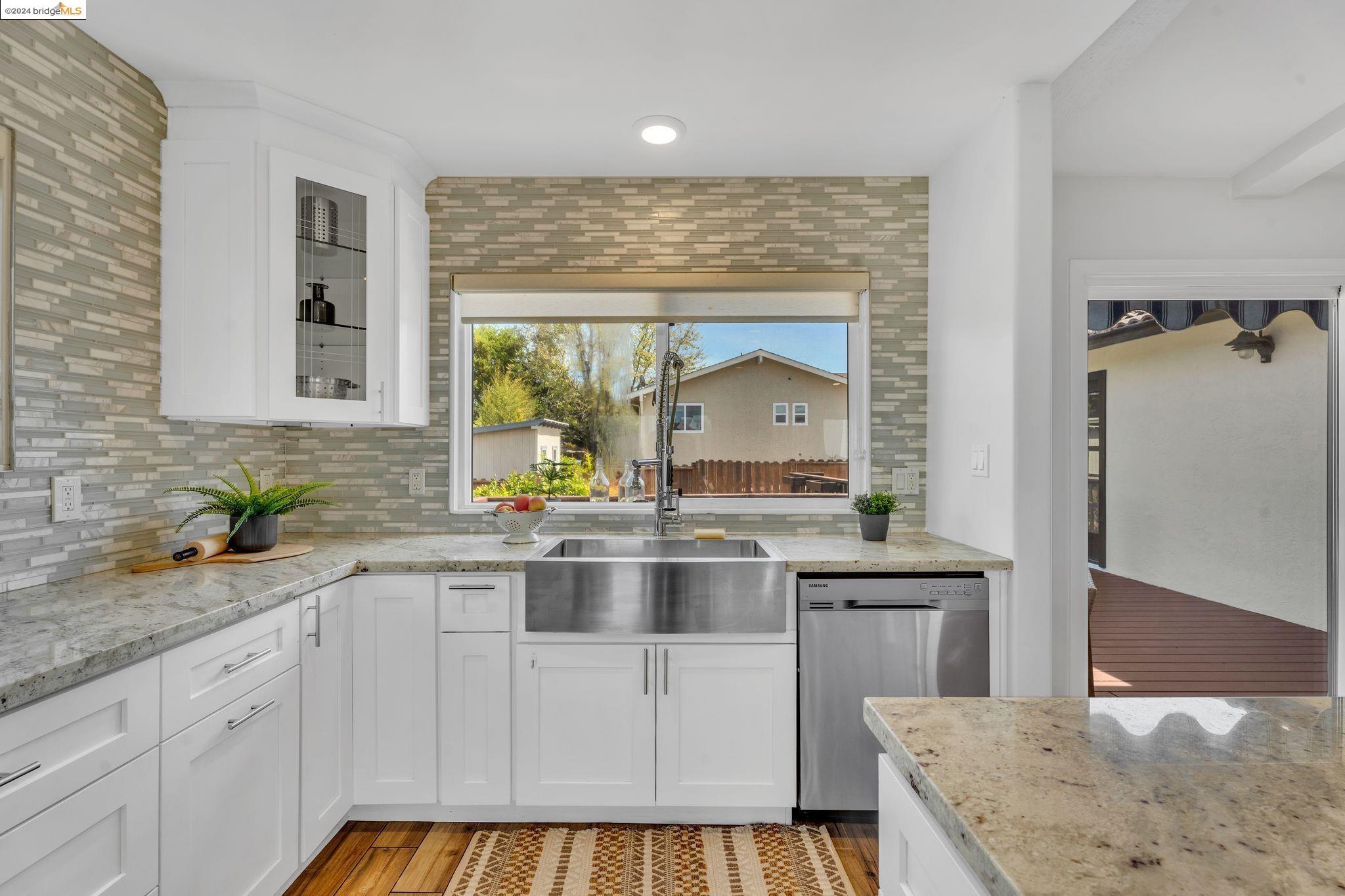 Detail Gallery Image 11 of 45 For 4164 High Ridge Pl, Castro Valley,  CA 94552-4927 - 4 Beds | 2/1 Baths