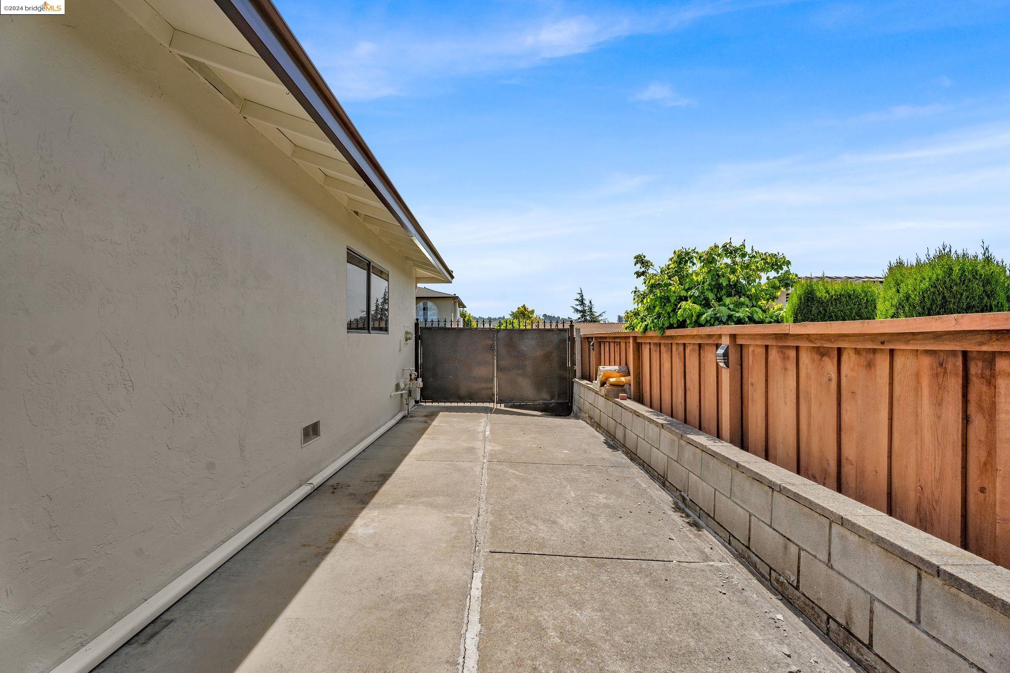 Detail Gallery Image 36 of 45 For 4164 High Ridge Pl, Castro Valley,  CA 94552-4927 - 4 Beds | 2/1 Baths