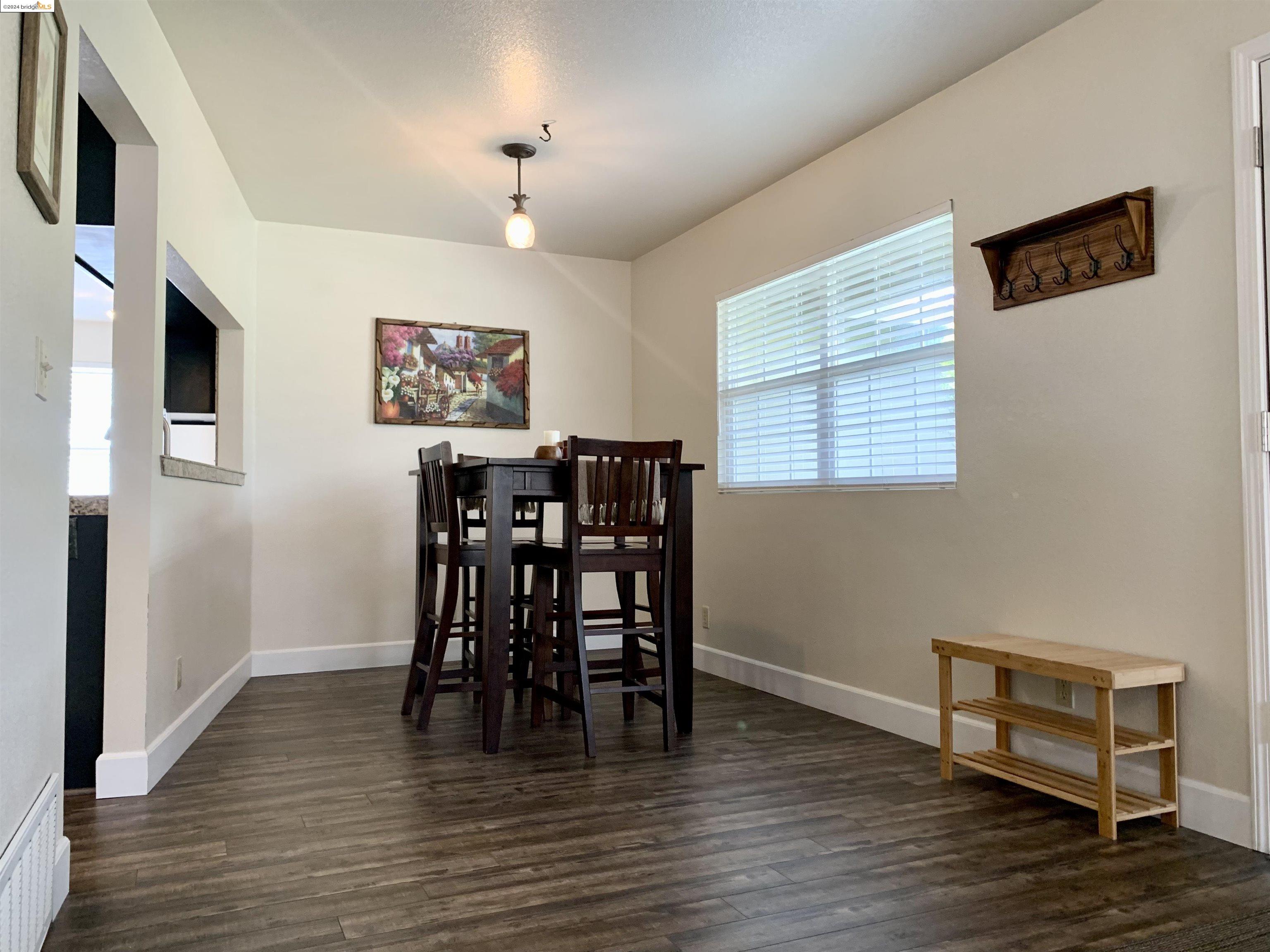 Detail Gallery Image 13 of 40 For 3204 Mayfair, Sacramento,  CA 95864 - 3 Beds | 2/1 Baths