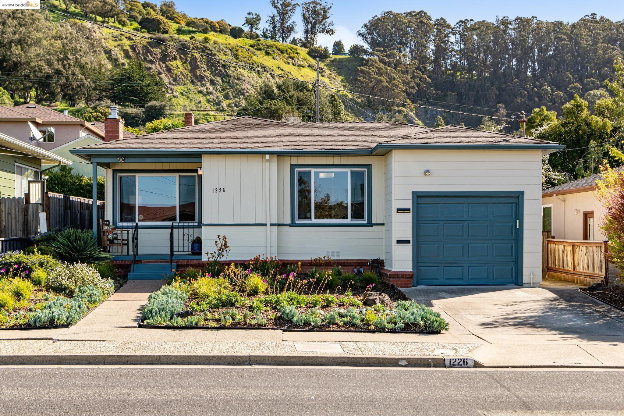Detail Gallery Image 2 of 44 For 1226 Lawrence St, El Cerrito,  CA 94530 - 3 Beds | 2 Baths