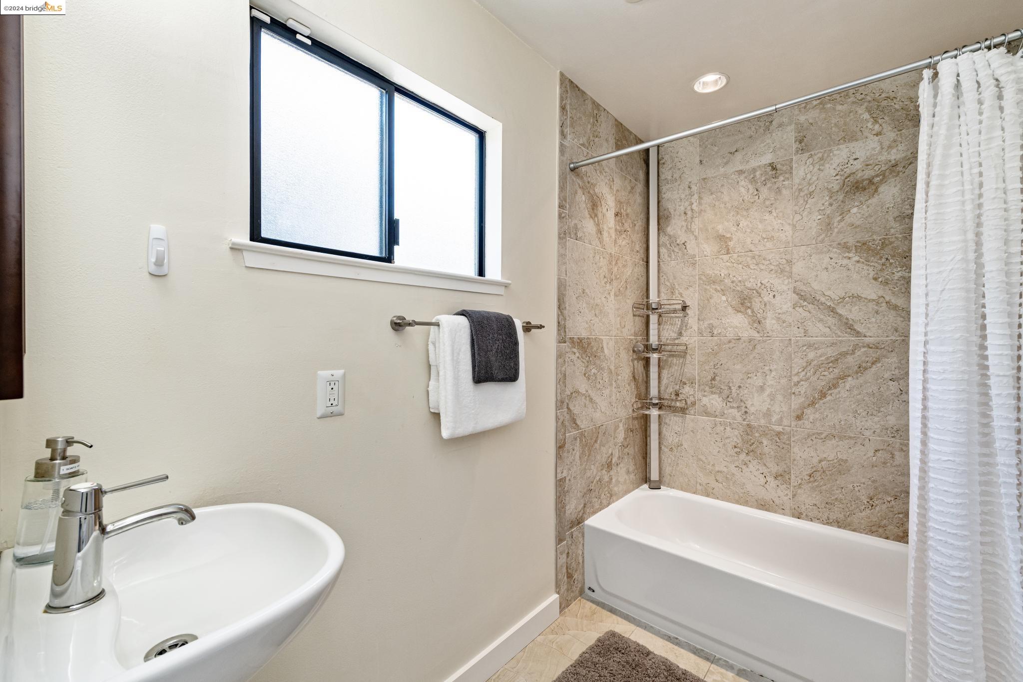 Detail Gallery Image 36 of 44 For 1226 Lawrence St, El Cerrito,  CA 94530 - 3 Beds | 2 Baths