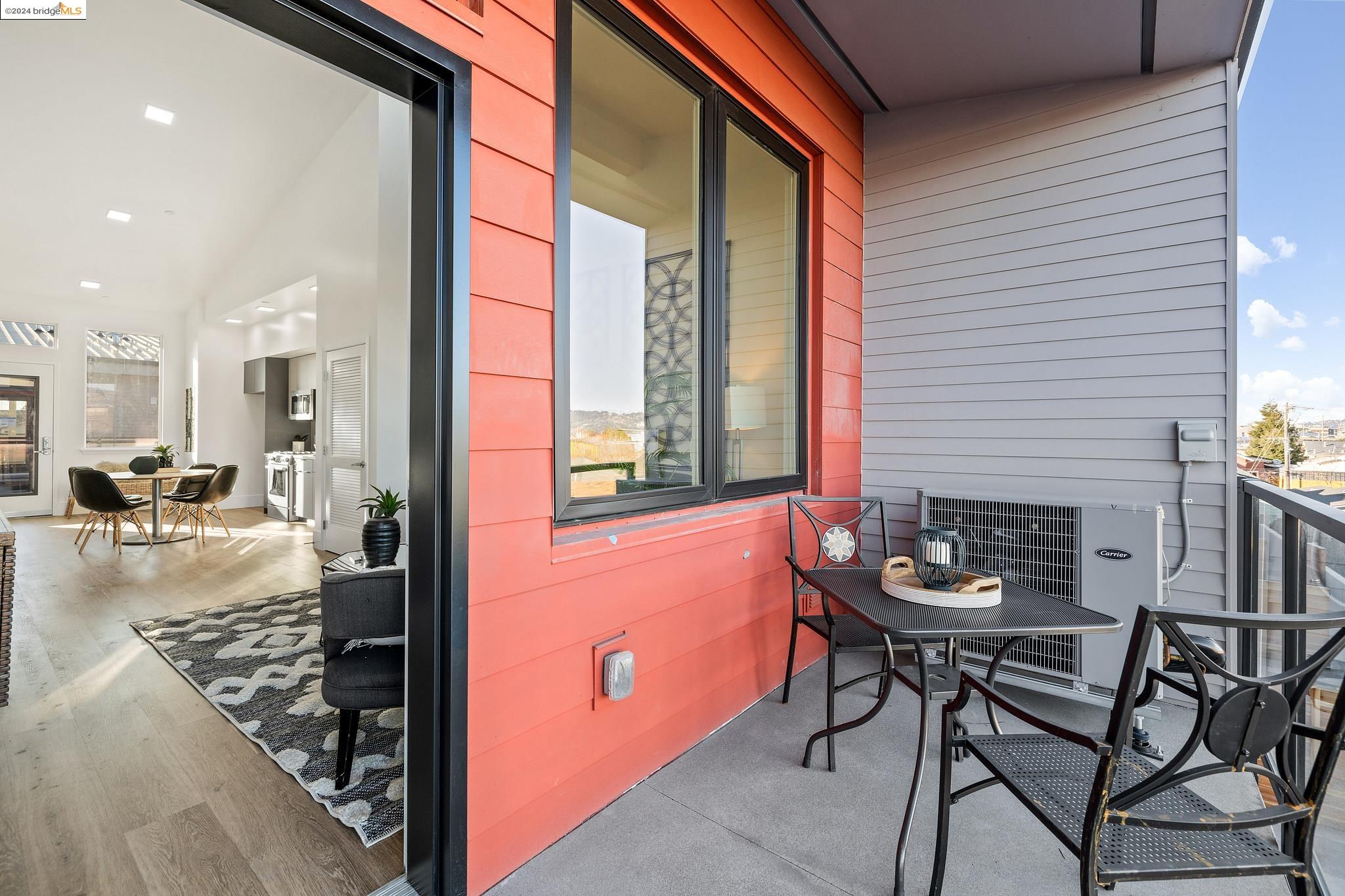Detail Gallery Image 5 of 23 For 1545 32nd St. #314,  Oakland,  CA 94608 - 2 Beds | 2 Baths