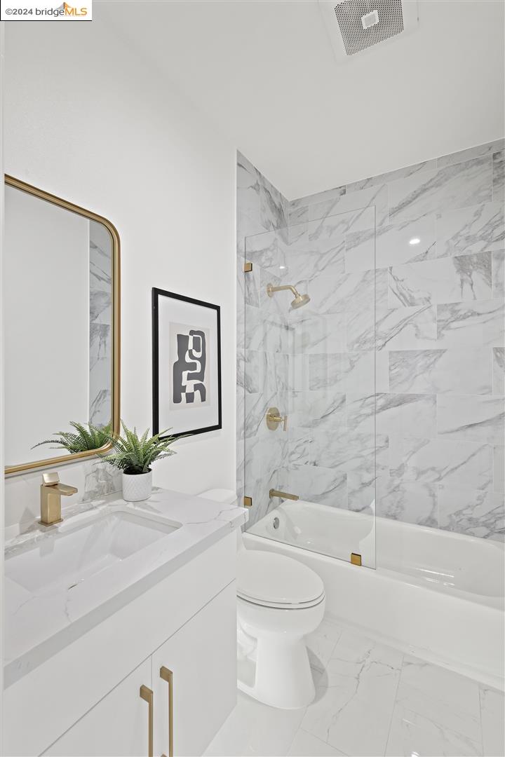 Detail Gallery Image 38 of 54 For 555 56th Street, Oakland,  CA 94609 - 4 Beds | 3/1 Baths