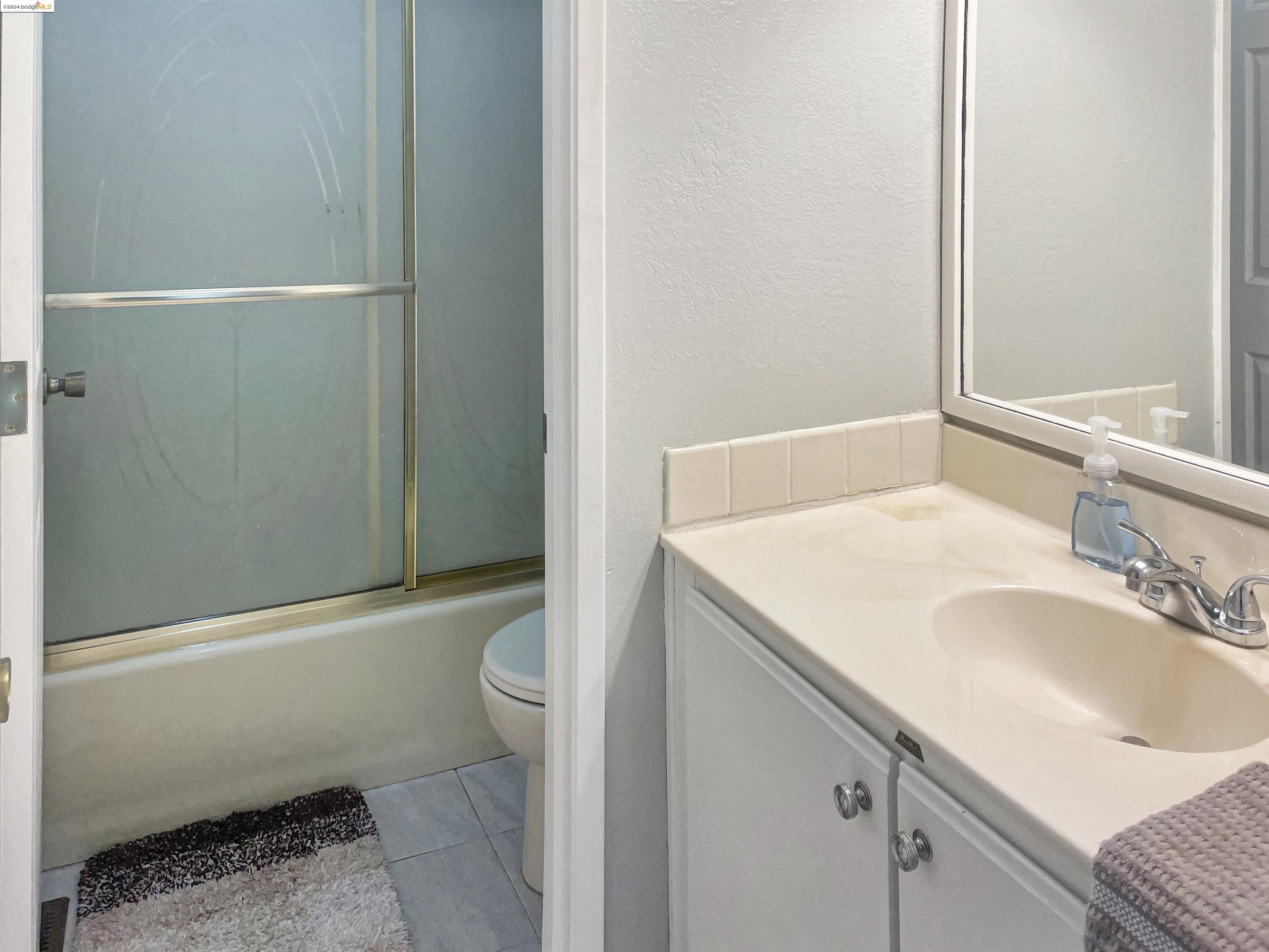 Detail Gallery Image 12 of 14 For 814 Voyager Way, Hayward,  CA 94544 - 2 Beds | 1/1 Baths