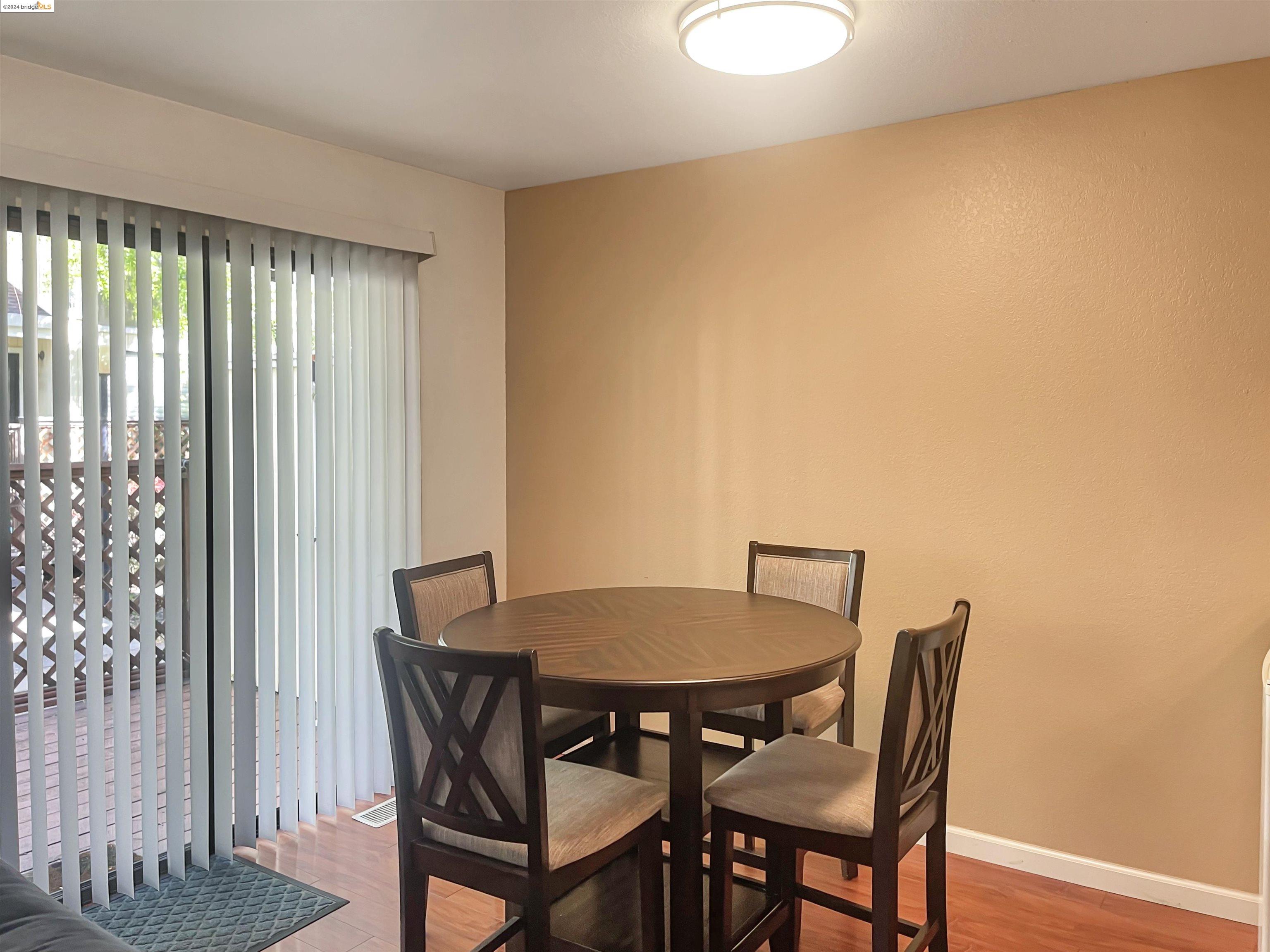 Detail Gallery Image 3 of 14 For 814 Voyager Way, Hayward,  CA 94544 - 2 Beds | 1/1 Baths