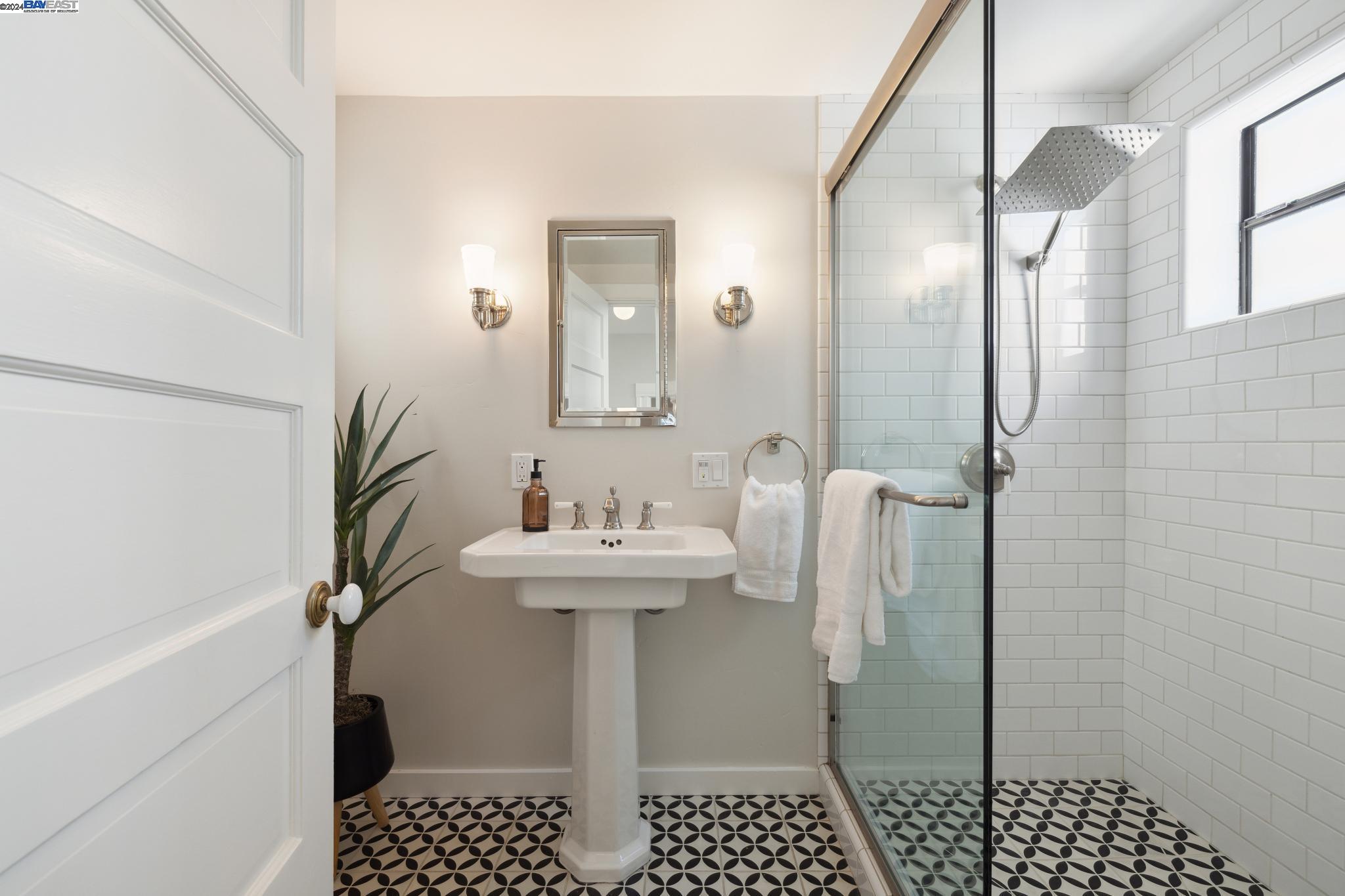 Detail Gallery Image 20 of 58 For 2453 Wilbur St, Oakland,  CA 94602 - 4 Beds | 2 Baths