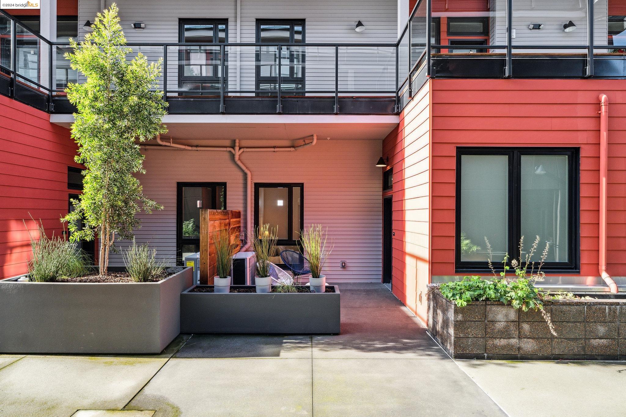 Detail Gallery Image 32 of 32 For 1545 32nd St. #107,  Oakland,  CA 94608 - 2 Beds | 2 Baths