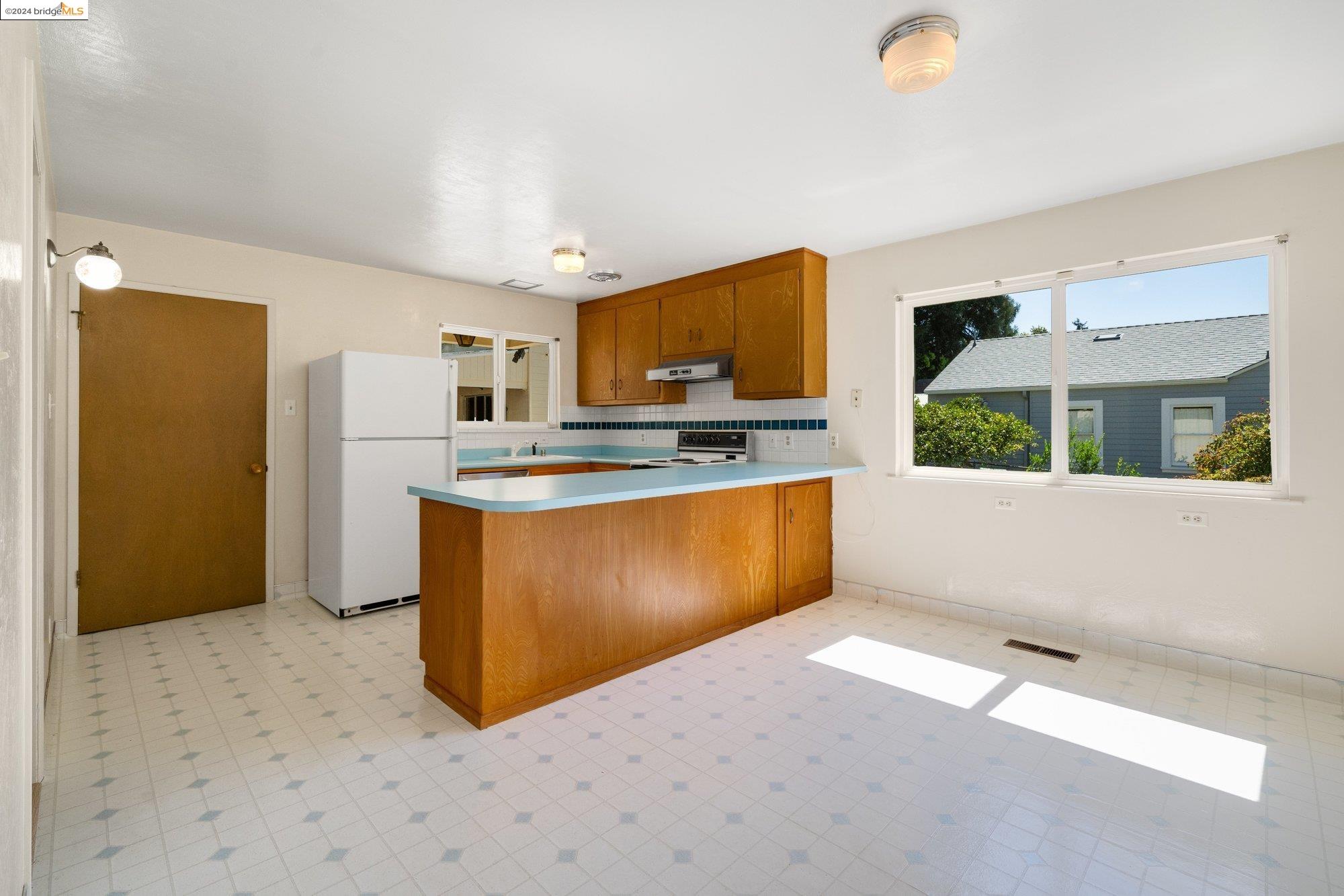 Detail Gallery Image 12 of 40 For 4012 Whittle Ave, Oakland,  CA 94602 - 3 Beds | 2 Baths