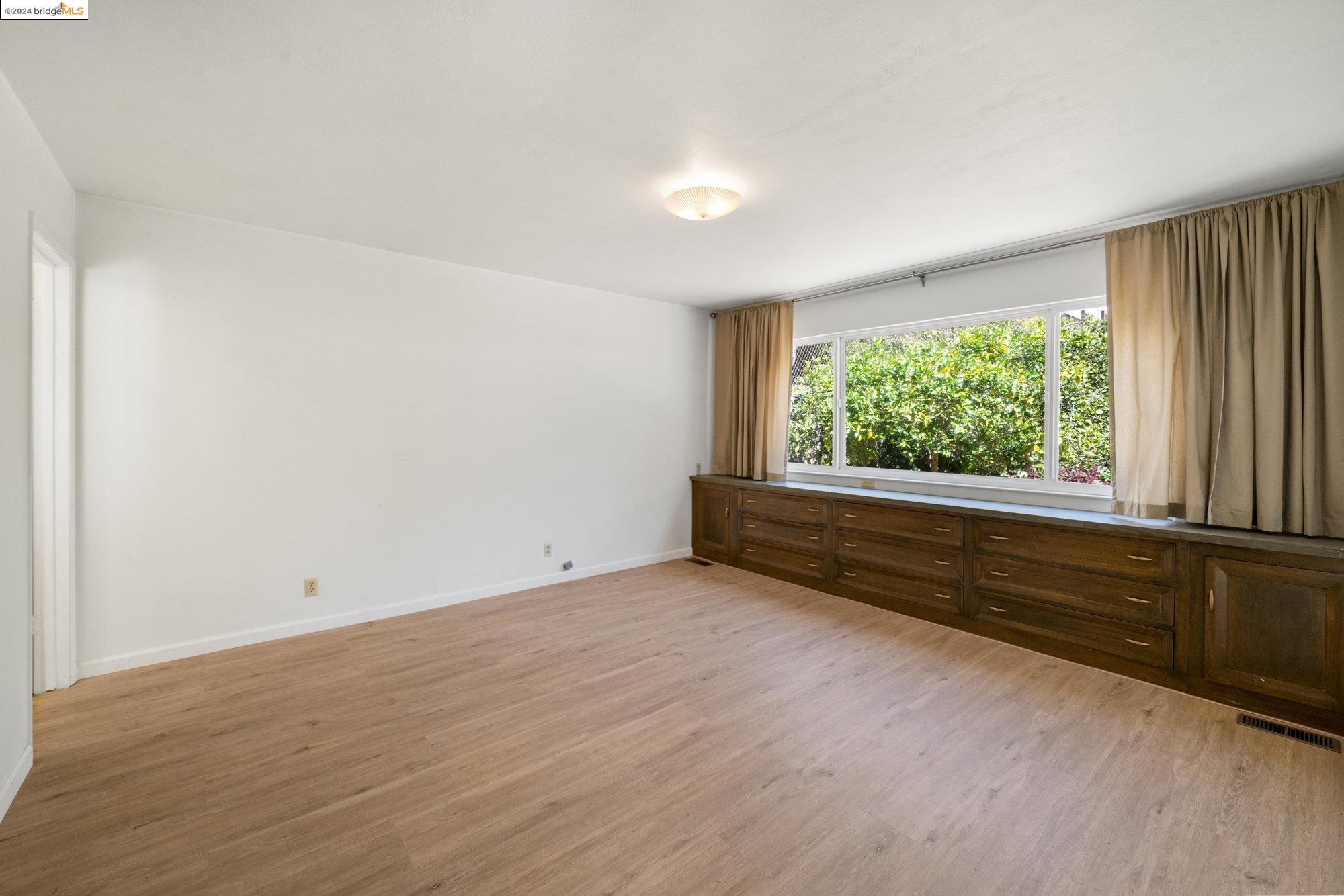 Detail Gallery Image 17 of 40 For 4012 Whittle Ave, Oakland,  CA 94602 - 3 Beds | 2 Baths