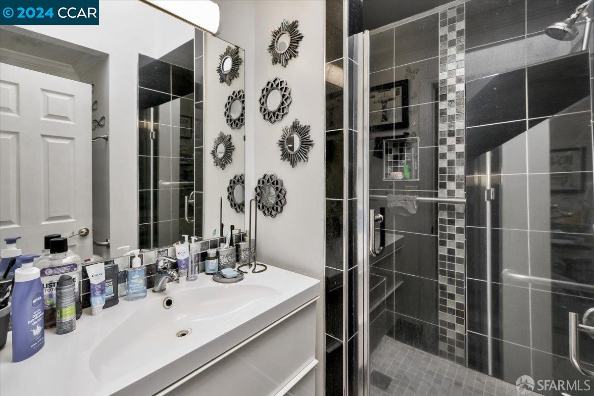Detail Gallery Image 10 of 12 For 1151 Hollister Ave, San Francisco,  CA 94124 - 4 Beds | 2 Baths