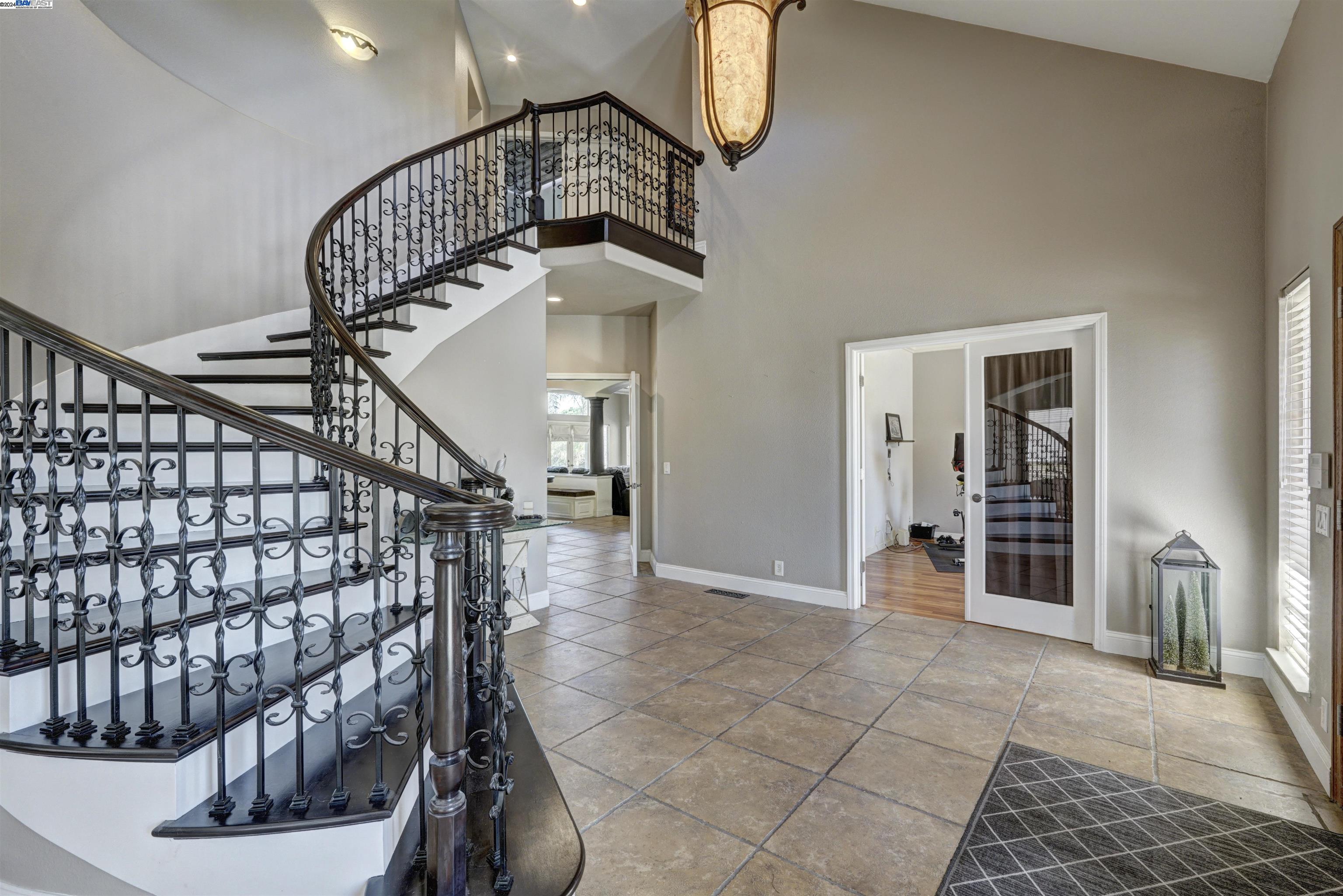 Detail Gallery Image 18 of 35 For 5662 Oakmont Ct., Discovery Bay,  CA 94505-513 - 5 Beds | 4 Baths