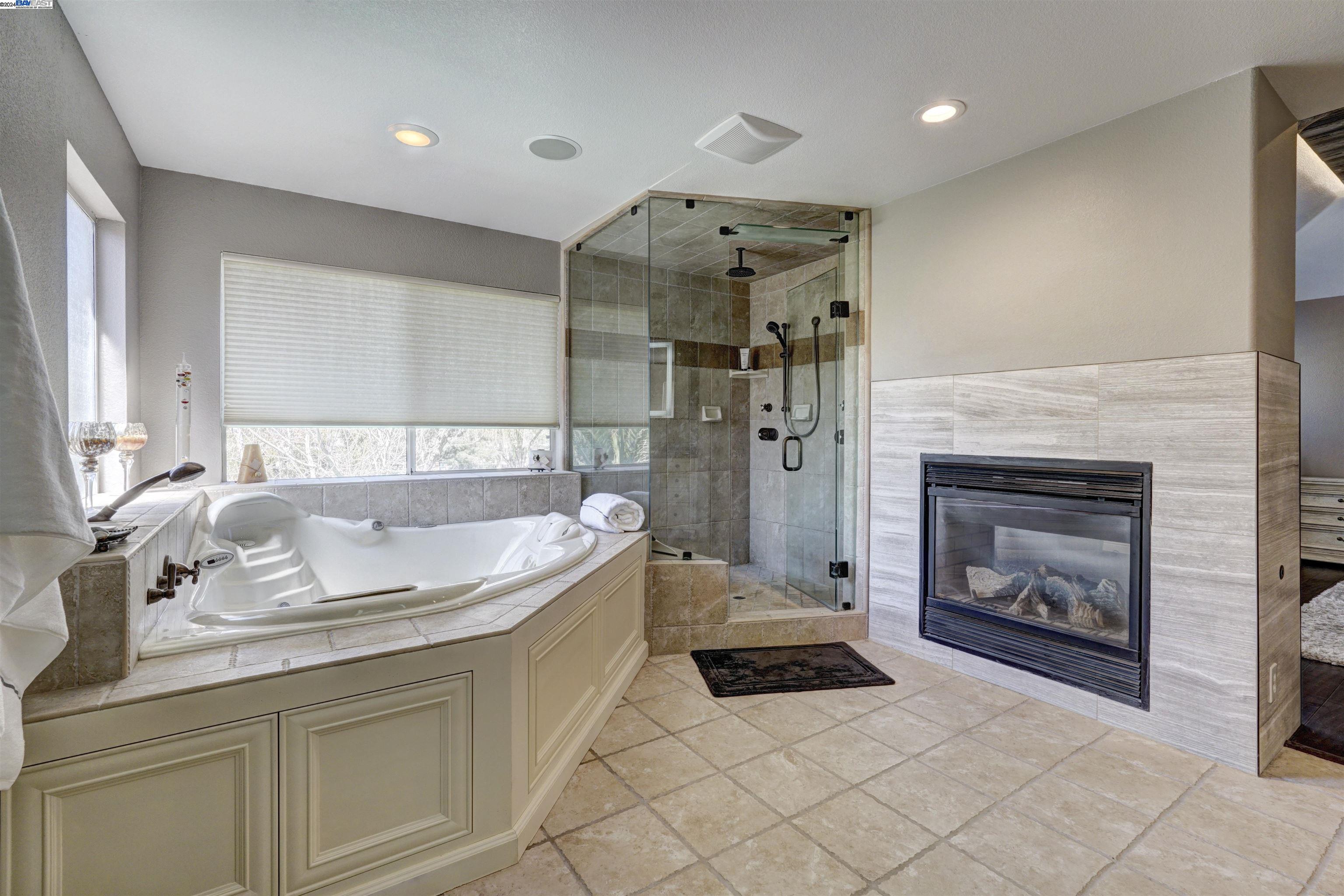 Detail Gallery Image 23 of 35 For 5662 Oakmont Ct., Discovery Bay,  CA 94505-513 - 5 Beds | 4 Baths