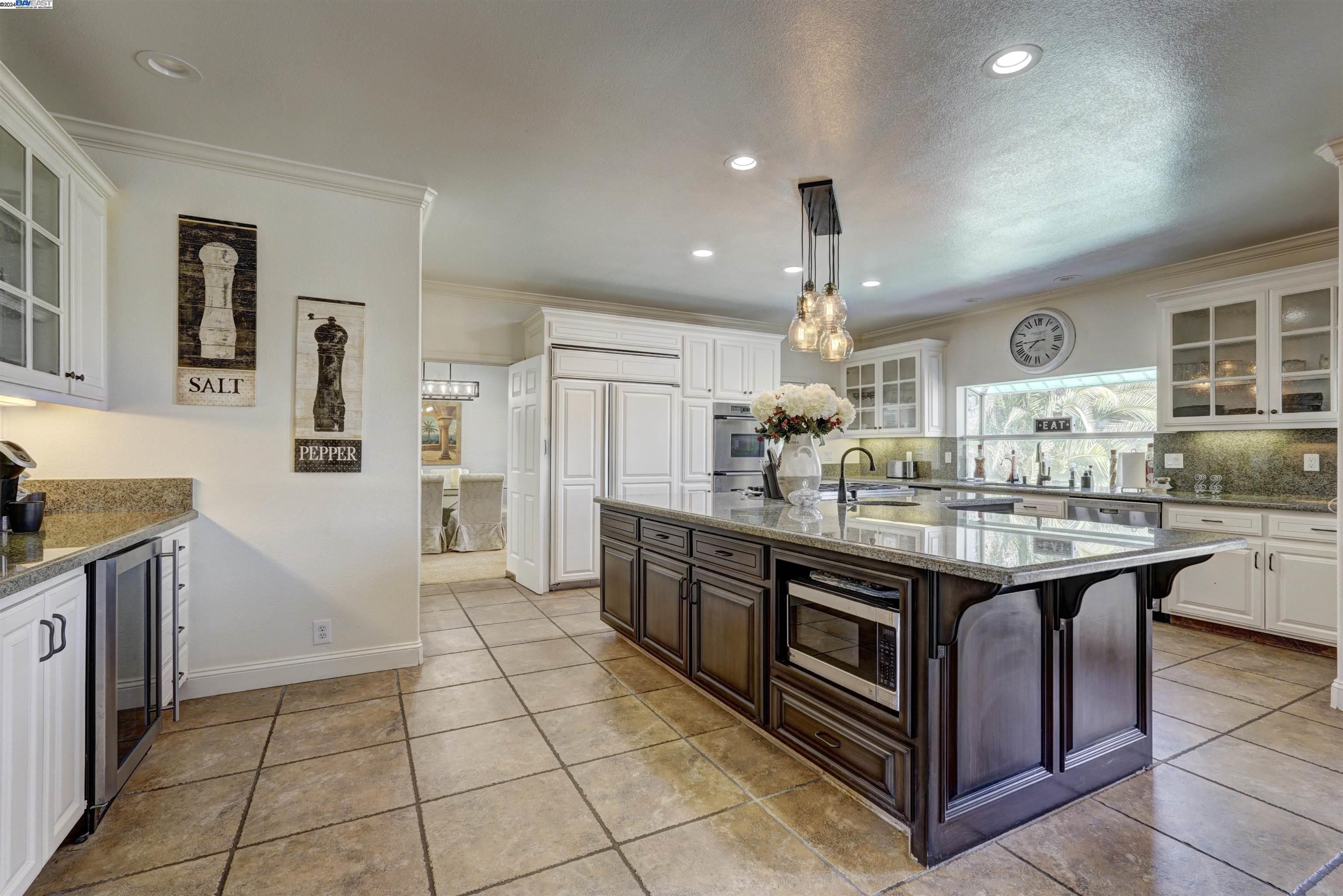 Detail Gallery Image 10 of 35 For 5662 Oakmont Ct., Discovery Bay,  CA 94505-513 - 5 Beds | 4 Baths