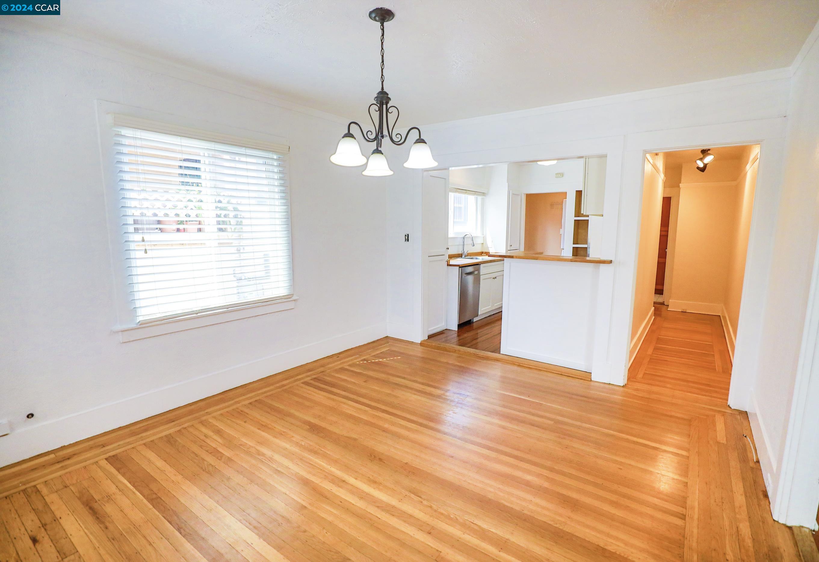 Detail Gallery Image 5 of 29 For 2141 11th Ave, Oakland,  CA 94606 - 4 Beds | 2 Baths