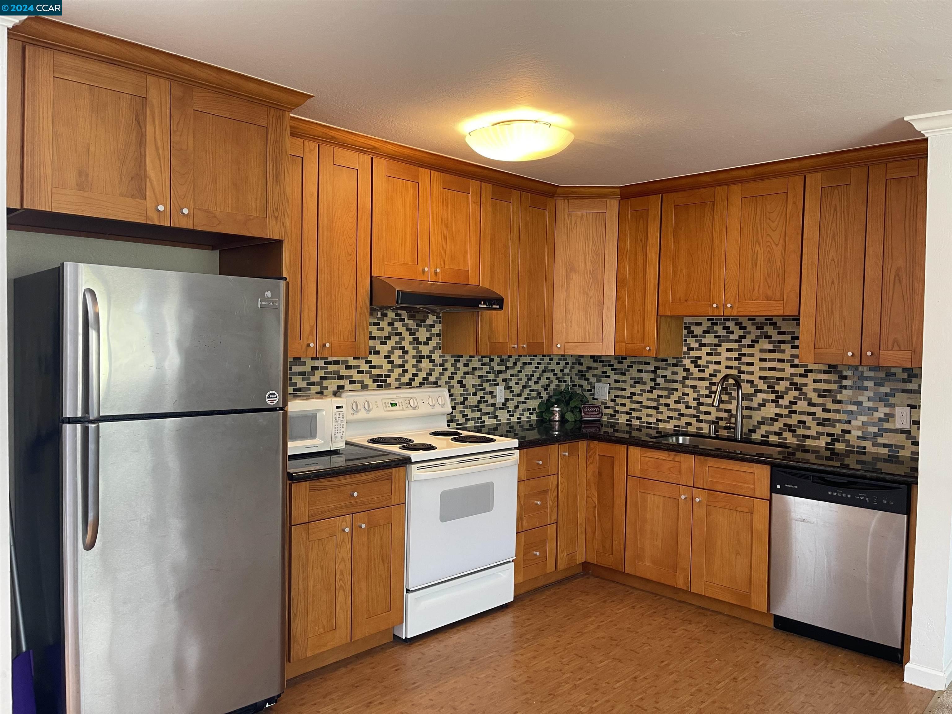 Detail Gallery Image 1 of 22 For 455 Crescent St #315,  Oakland,  CA 94610 - 1 Beds | 1 Baths