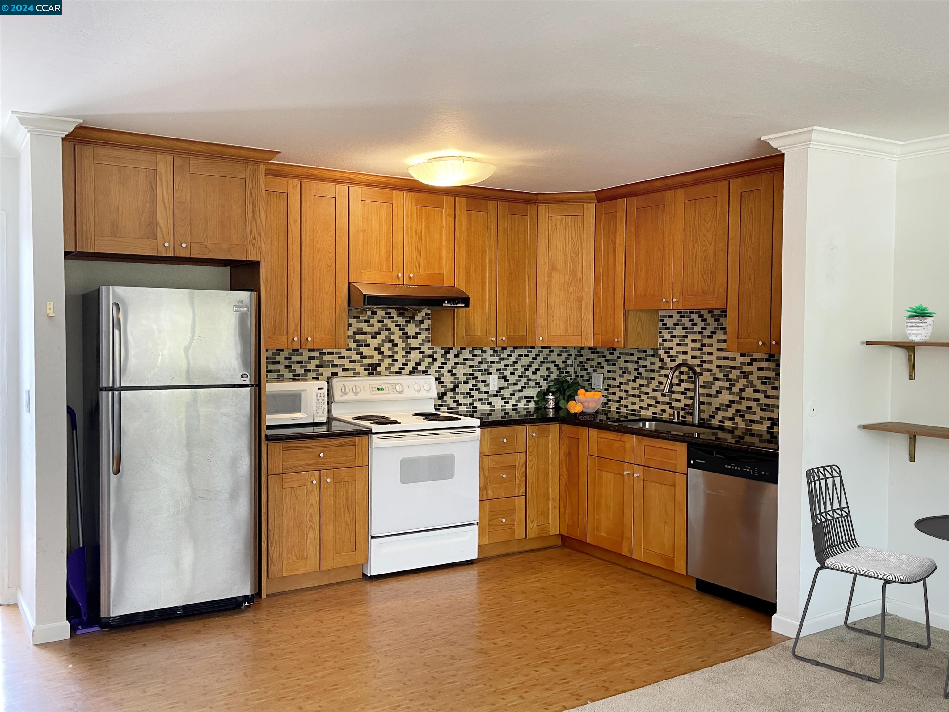 Detail Gallery Image 3 of 22 For 455 Crescent St #315,  Oakland,  CA 94610 - 1 Beds | 1 Baths
