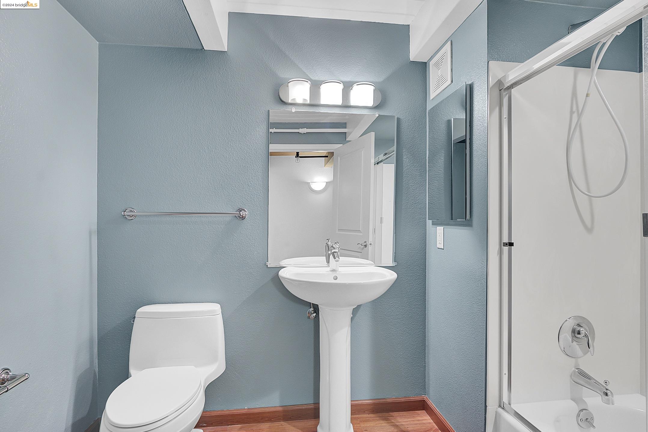 Detail Gallery Image 11 of 26 For 655 12th St #113,  Oakland,  CA 94607 - 2 Beds | 2 Baths