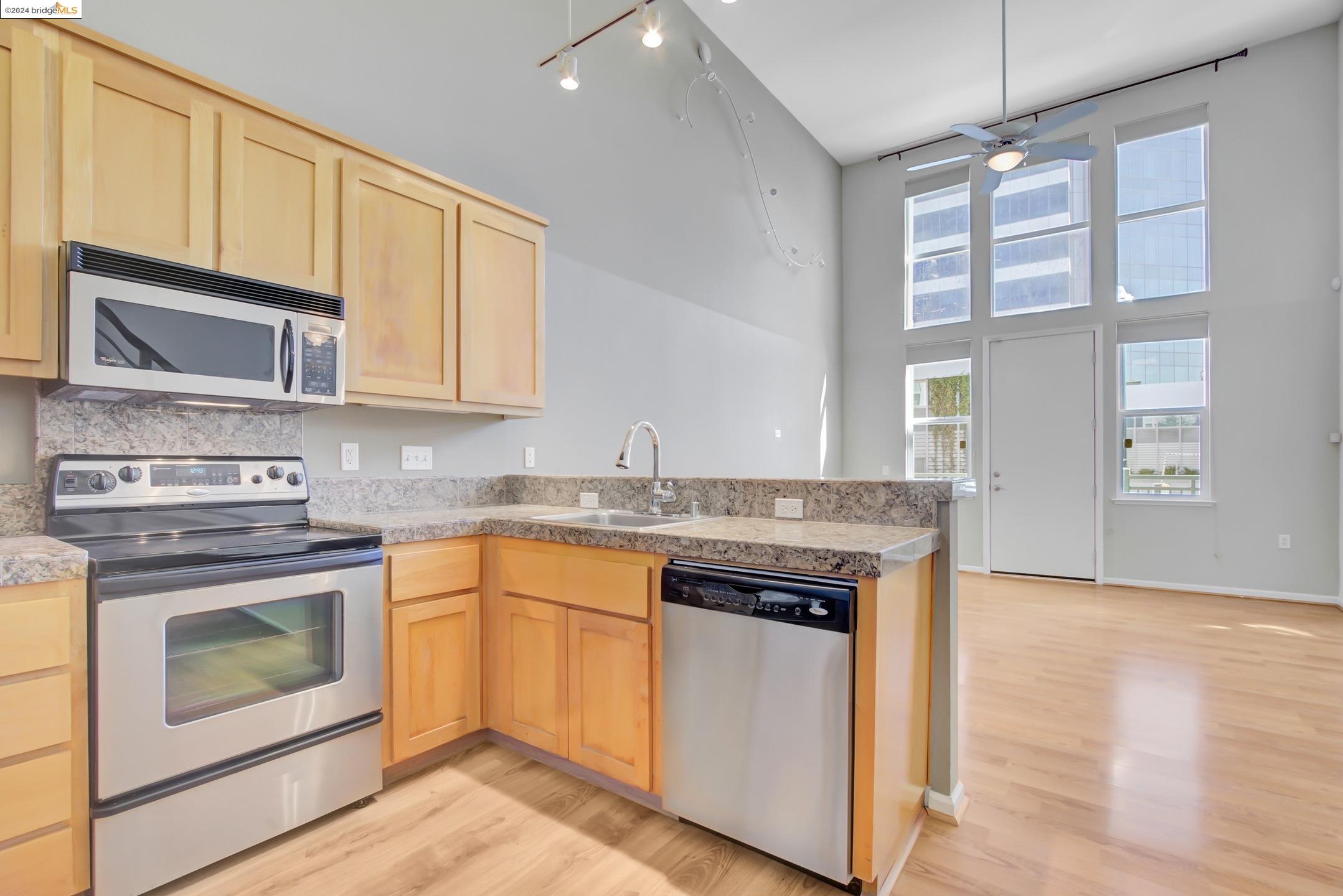 Detail Gallery Image 22 of 26 For 655 12th St #113,  Oakland,  CA 94607 - 2 Beds | 2 Baths