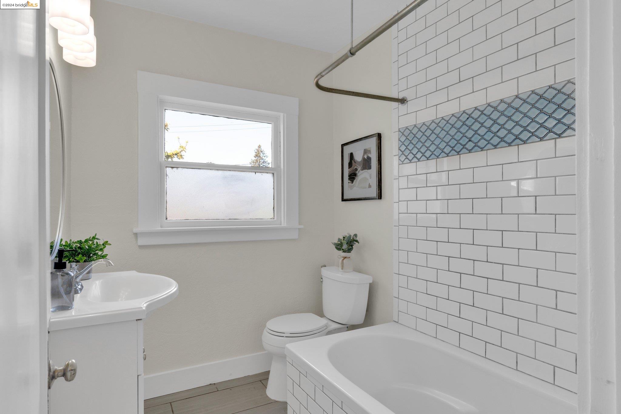 Detail Gallery Image 21 of 38 For 6201 Monadnock Way, Oakland,  CA 94605 - 3 Beds | 1 Baths