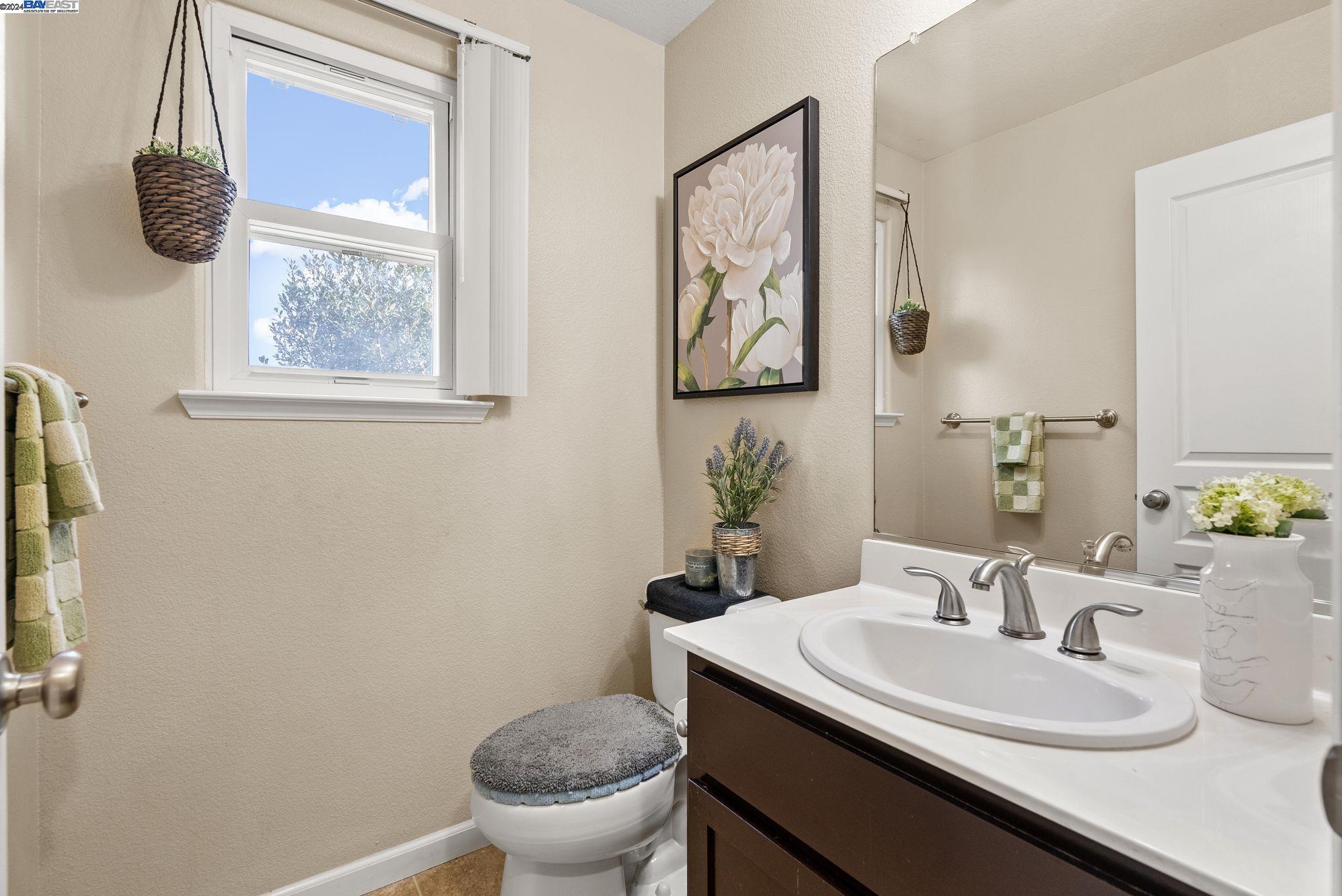 Detail Gallery Image 23 of 31 For 1048 Old Oak Ln, Hayward,  CA 94541 - 3 Beds | 3/1 Baths