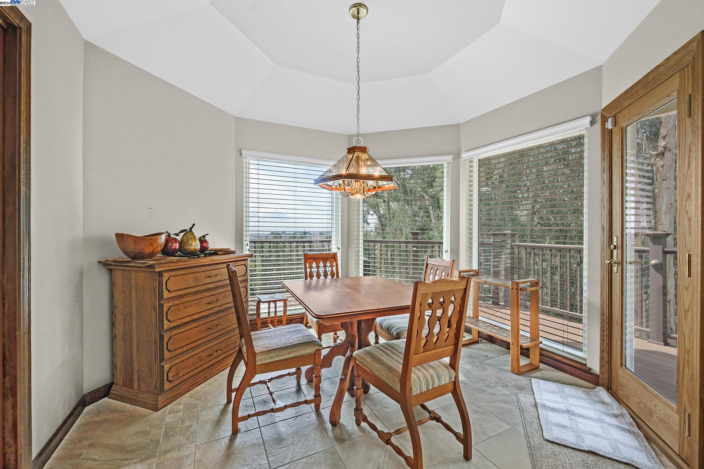Detail Gallery Image 11 of 43 For 18019 Center St, Castro Valley,  CA 94546 - 3 Beds | 2 Baths