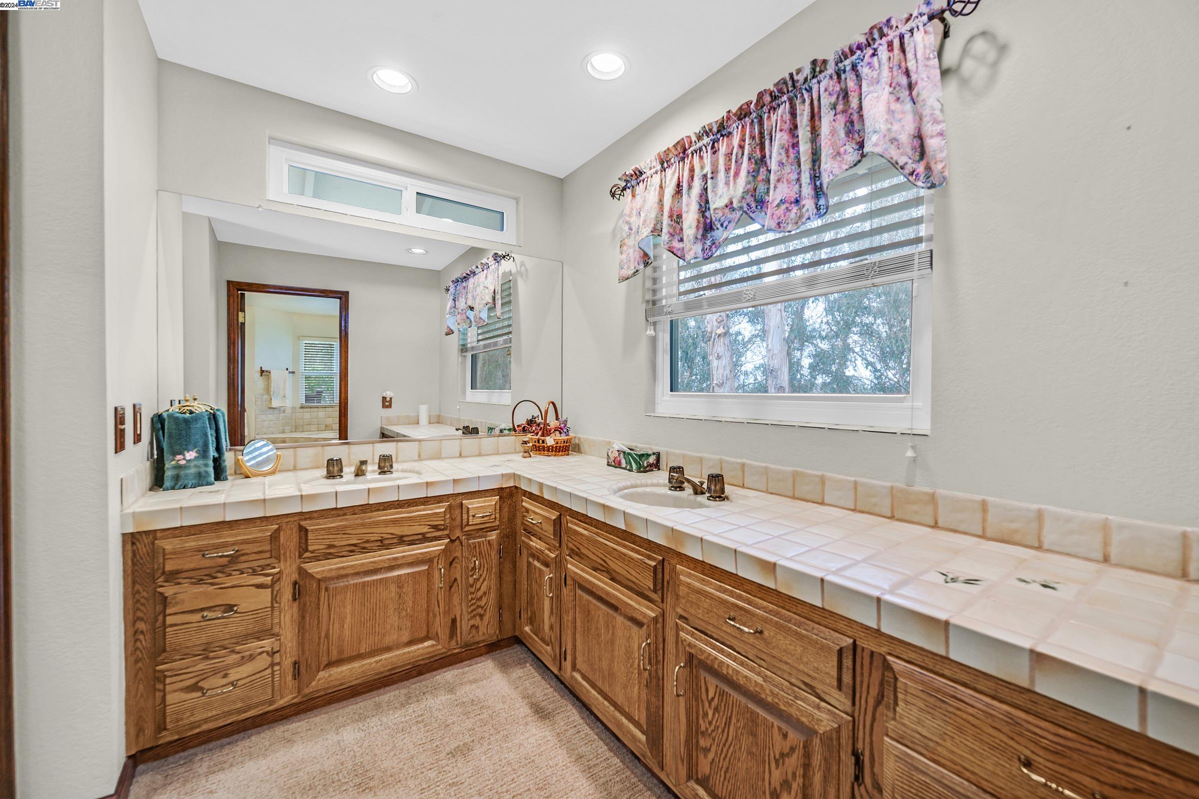 Detail Gallery Image 34 of 43 For 18019 Center St, Castro Valley,  CA 94546 - 3 Beds | 2 Baths