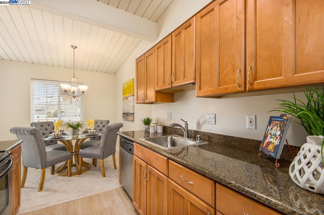 Detail Gallery Image 4 of 25 For 829 Division St #C,  Pleasanton,  CA 94566 - 1 Beds | 1 Baths