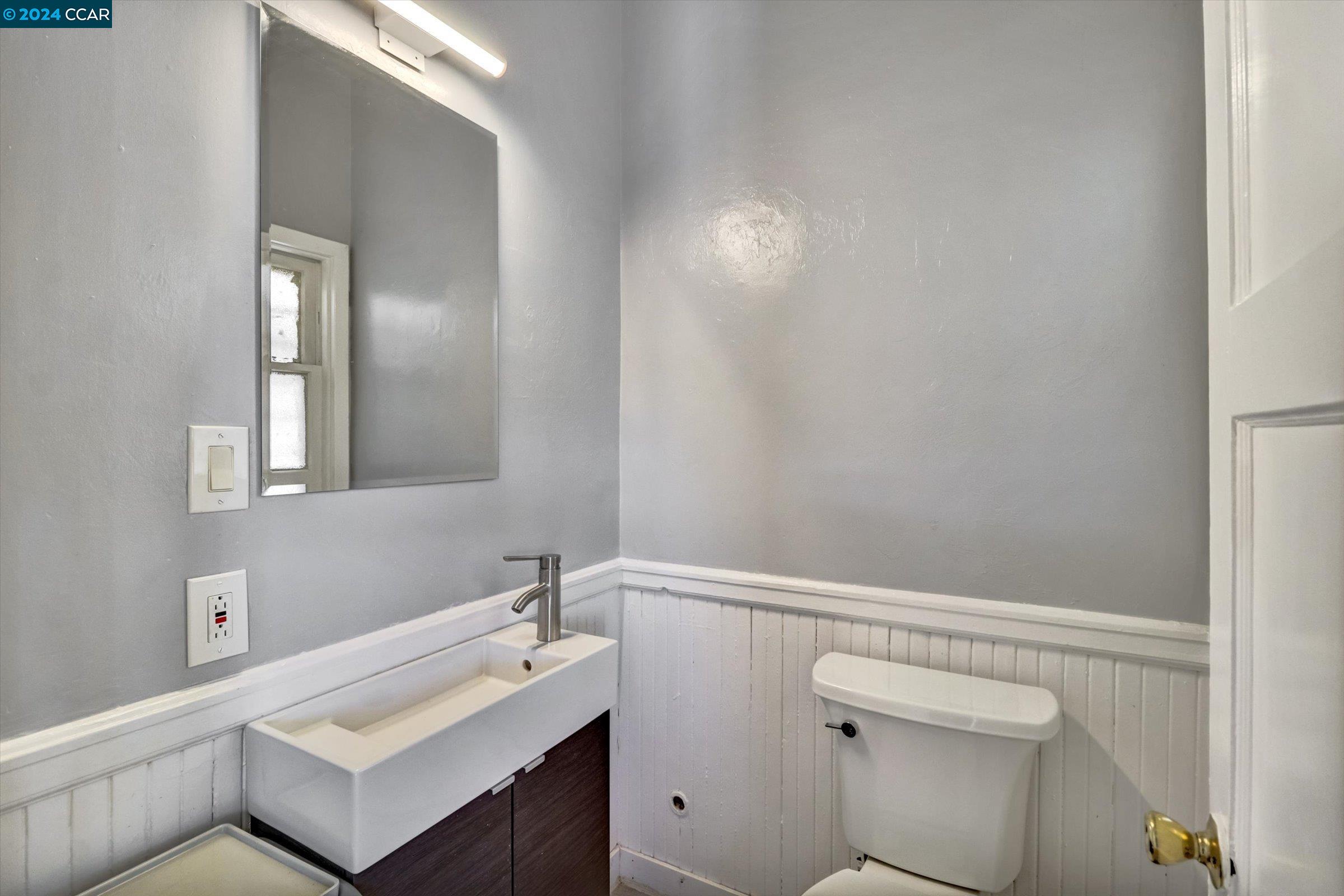 Detail Gallery Image 21 of 37 For 1323 E 27th St, Oakland,  CA 94606 - 3 Beds | 2/1 Baths