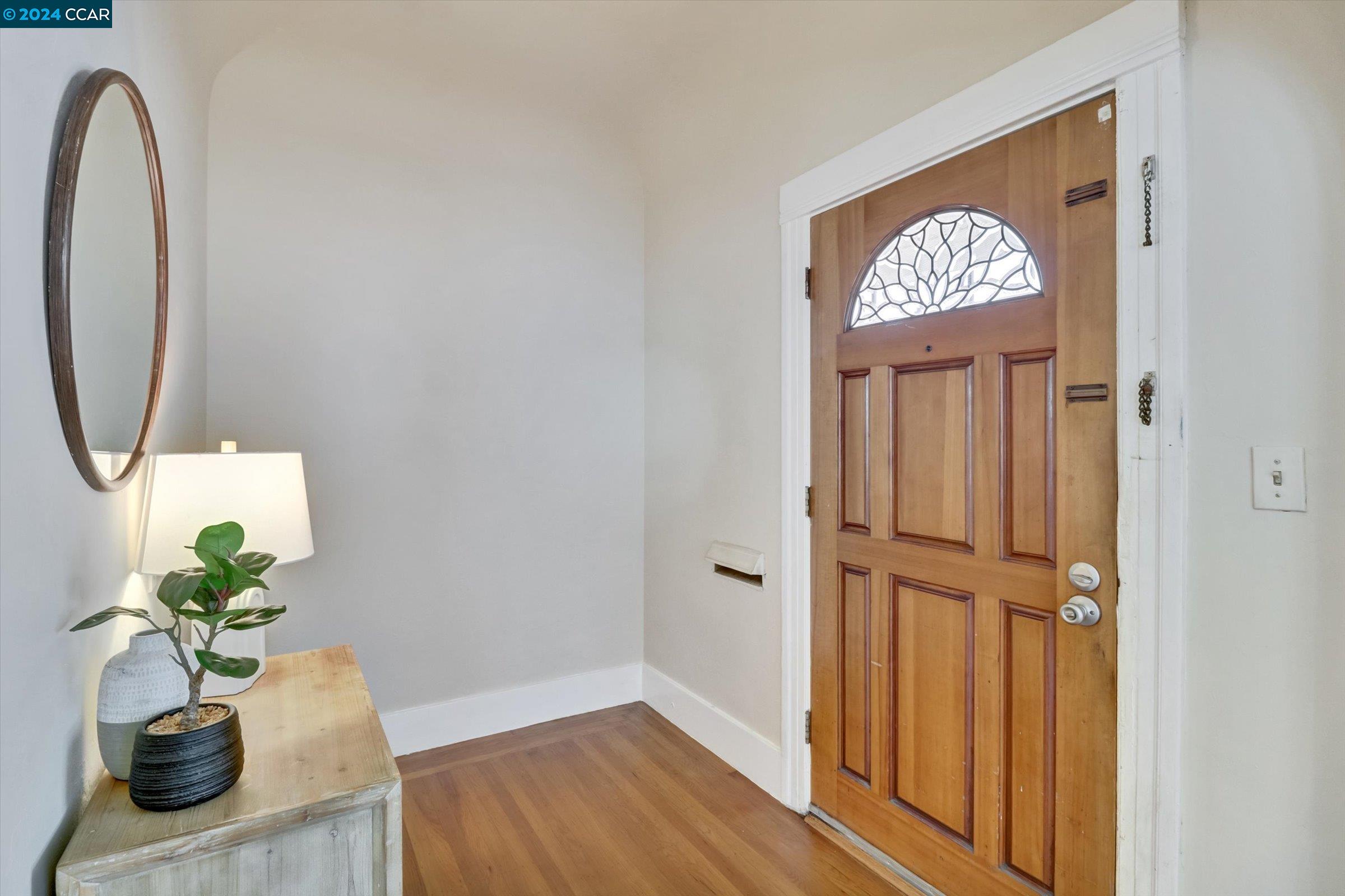 Detail Gallery Image 5 of 37 For 1323 E 27th St, Oakland,  CA 94606 - 3 Beds | 2/1 Baths