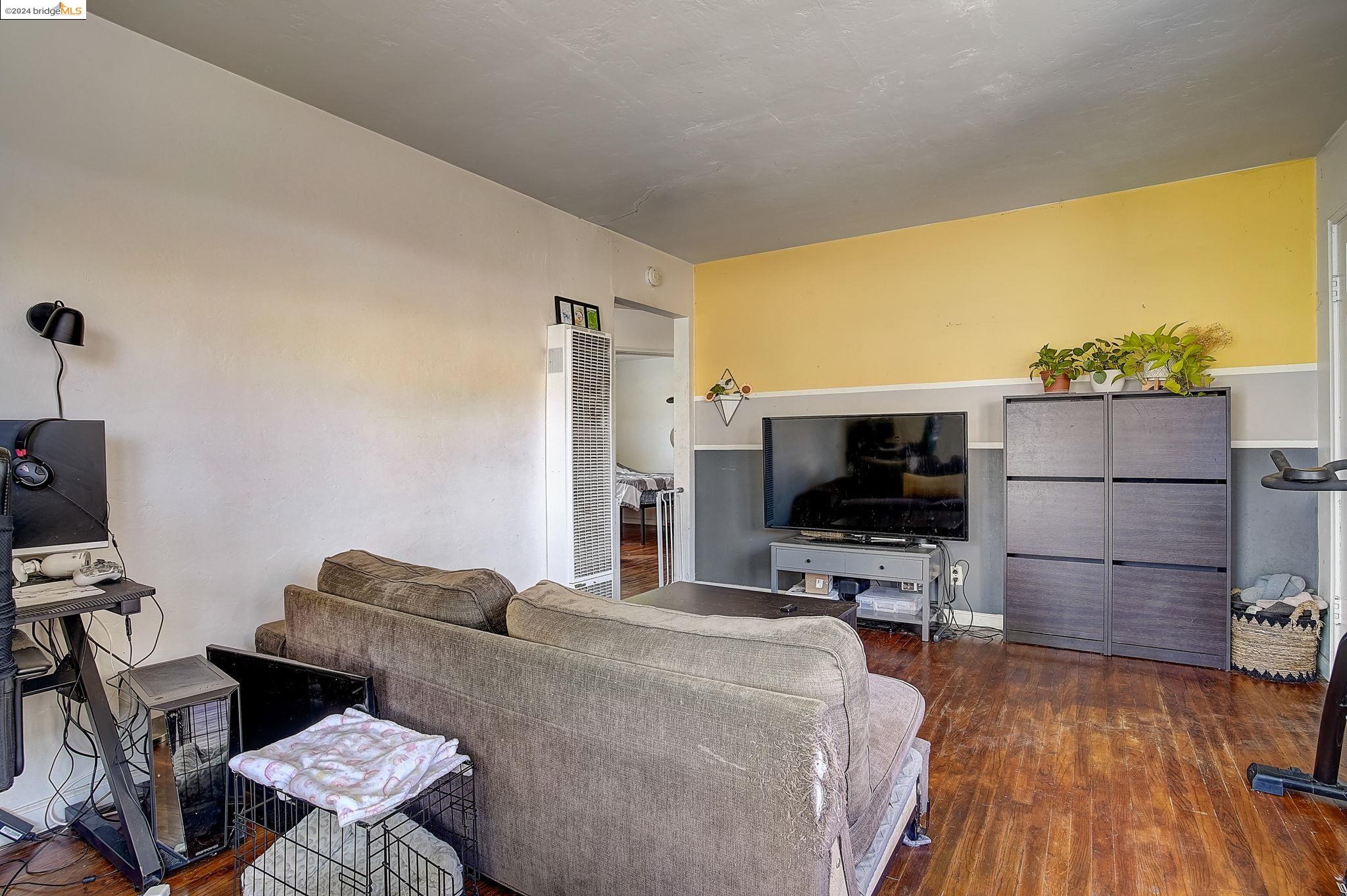 Detail Gallery Image 3 of 46 For 1319 E 25th St, Oakland,  CA 94606 - – Beds | – Baths