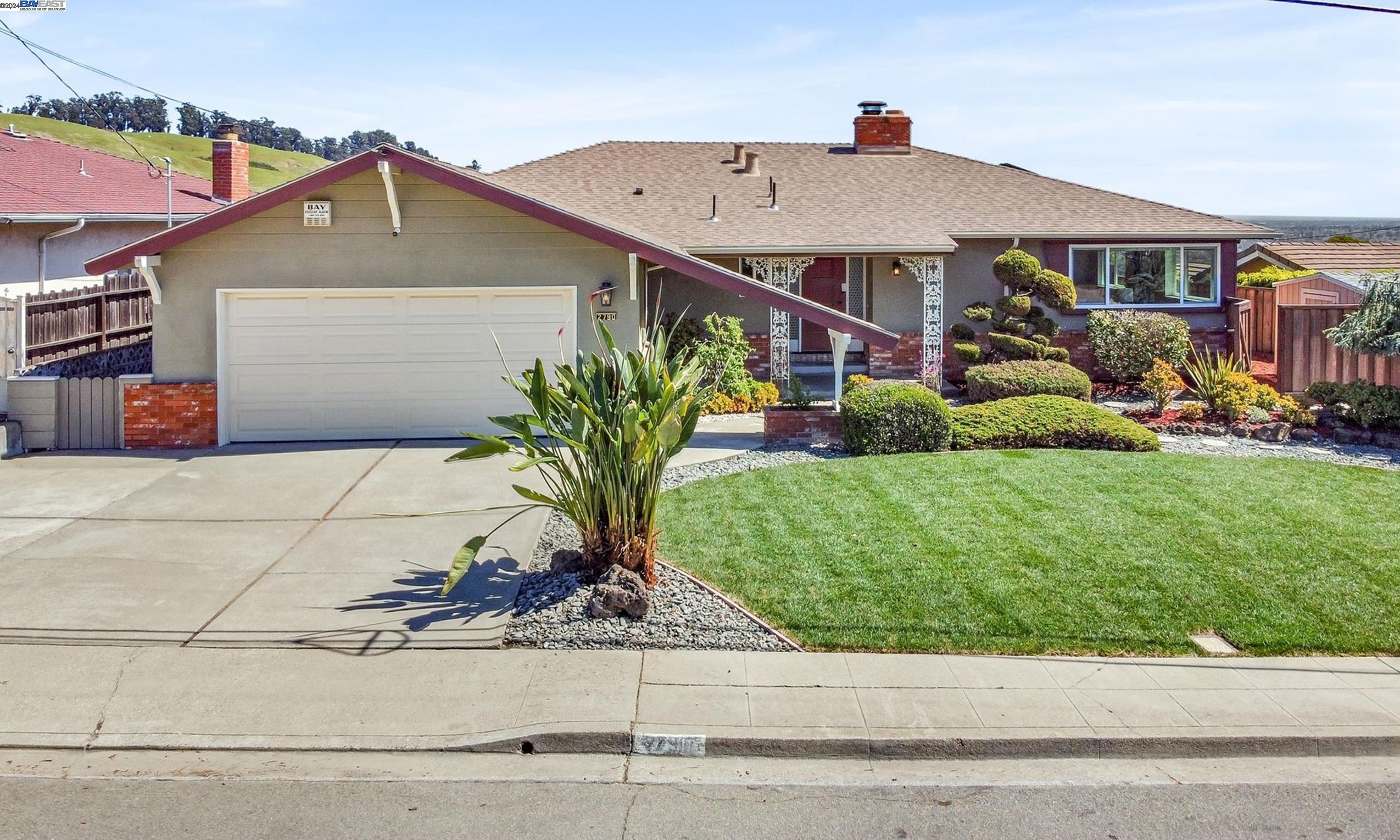 Detail Gallery Image 1 of 26 For 2790 Marineview Dr, San Leandro,  CA 94577 - 3 Beds | 2 Baths