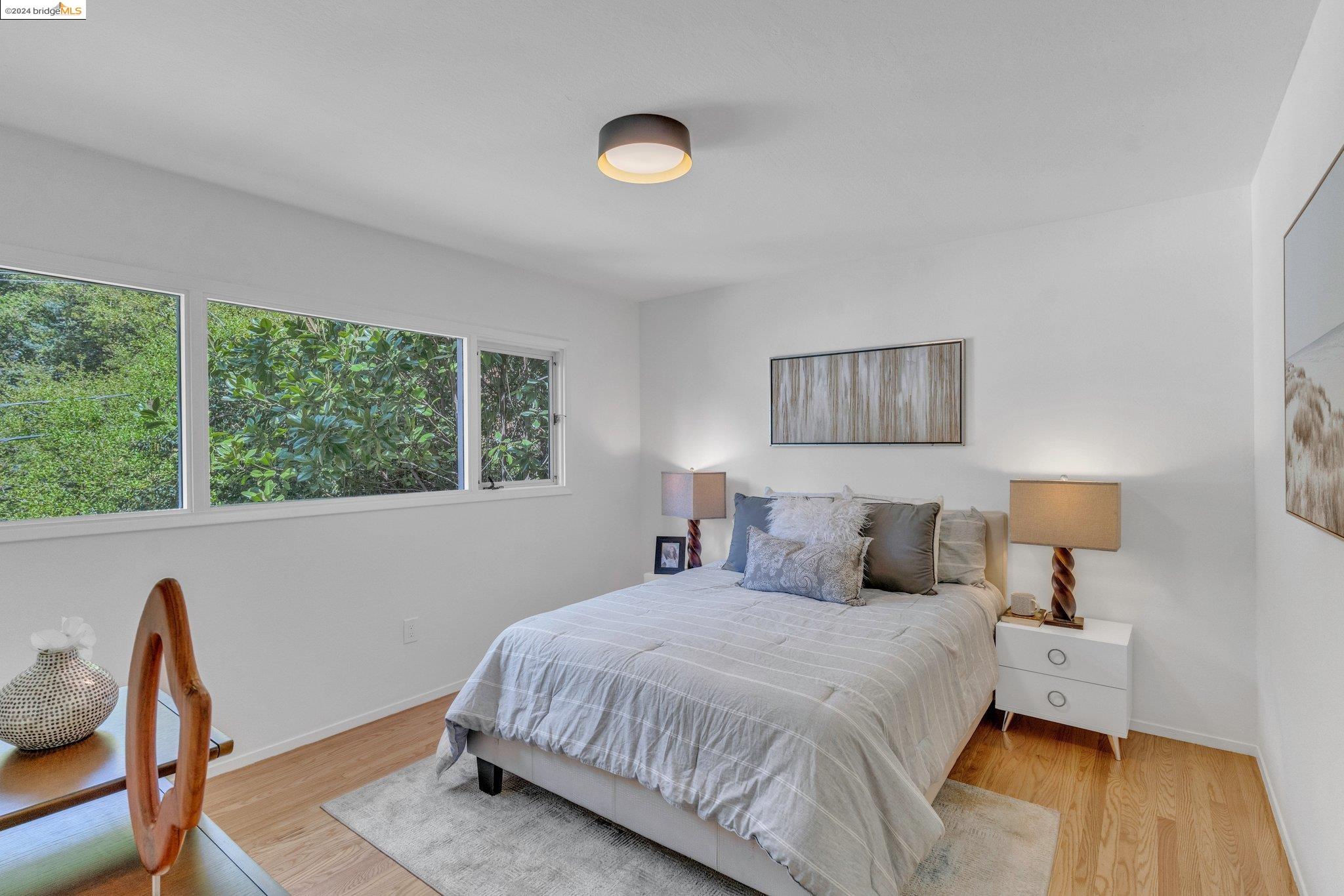Detail Gallery Image 30 of 42 For 6684 Banning Dr, Oakland,  CA 94611 - 4 Beds | 2/1 Baths