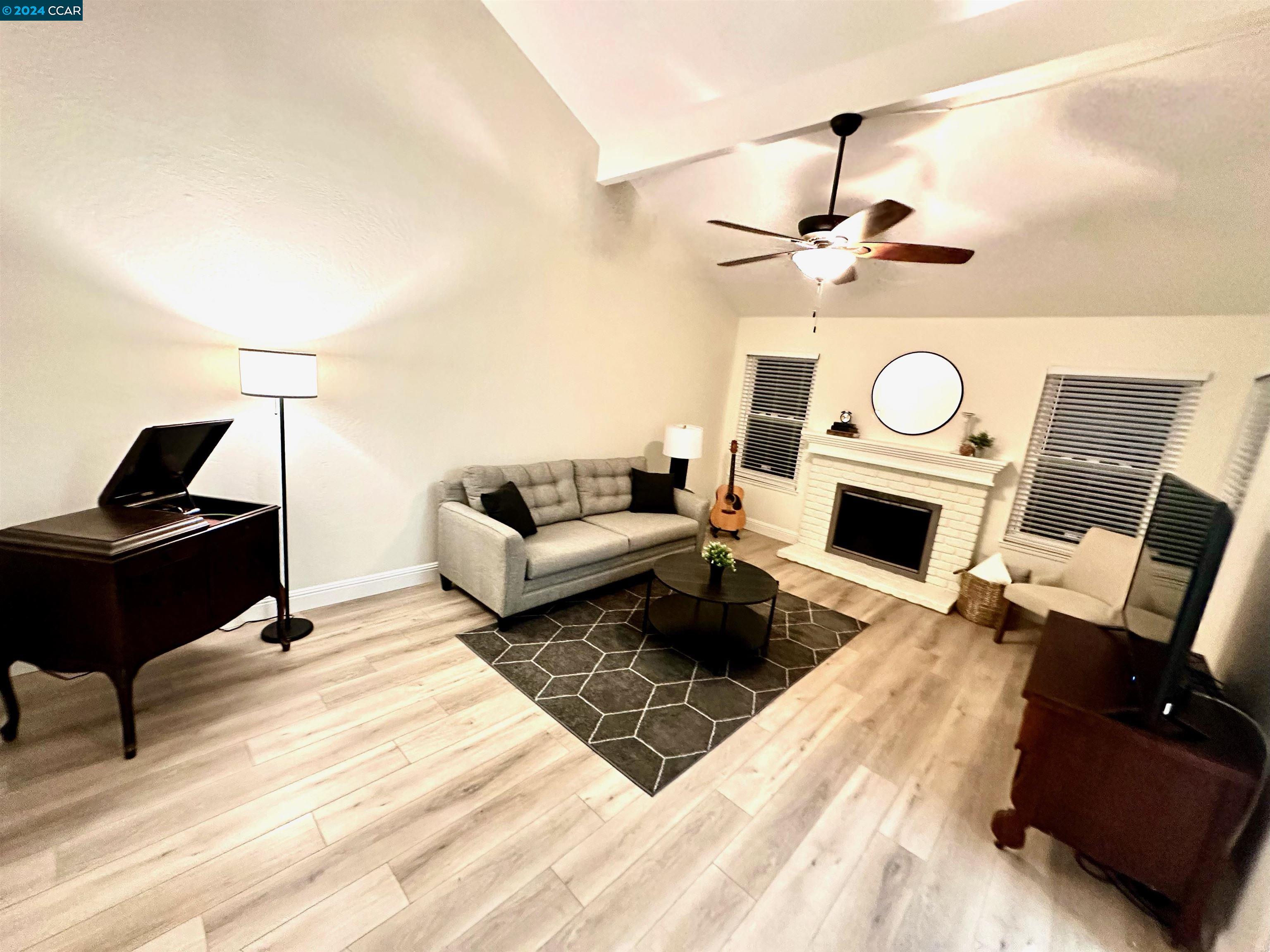 Photo #5: 41055840 Listing 