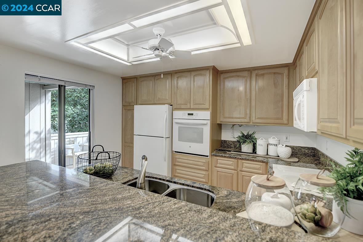 Detail Gallery Image 2 of 56 For 1641 Canyonwood Ct #7,  Walnut Creek,  CA 94595 - 2 Beds | 2 Baths