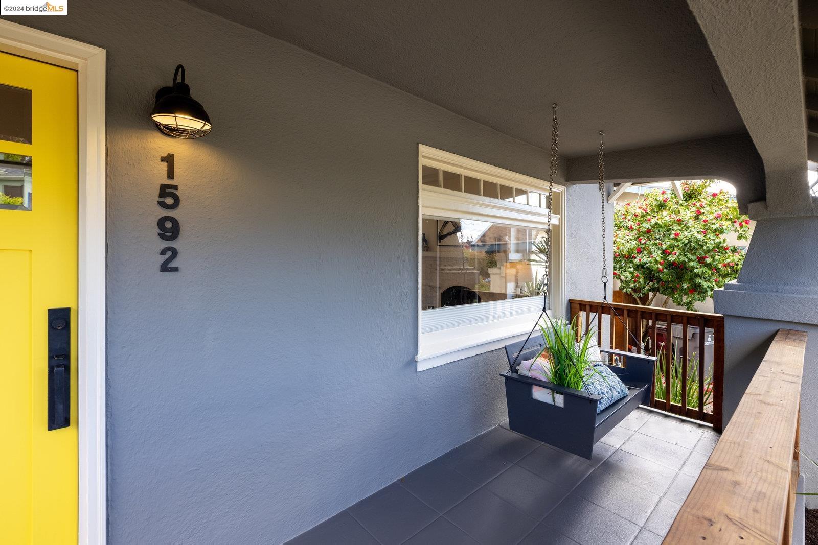Detail Gallery Image 5 of 39 For 1592 Vista Street, Oakland,  CA 94602 - 4 Beds | 2 Baths