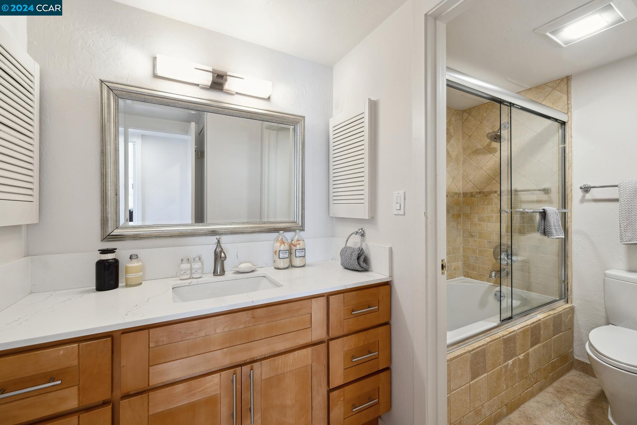 Detail Gallery Image 19 of 24 For 5351 Belgrave Pl 2b,  Oakland,  CA 94618 - 2 Beds | 2 Baths