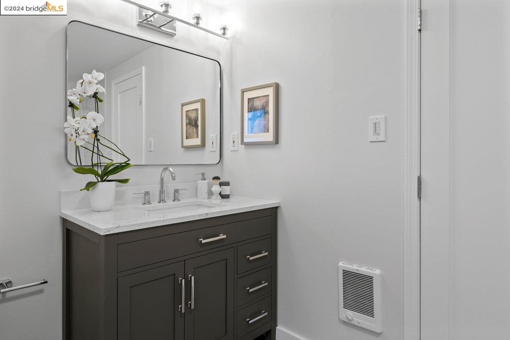 Detail Gallery Image 26 of 45 For 1677 Grand Ave, Piedmont,  CA 94611 - 4 Beds | 2 Baths
