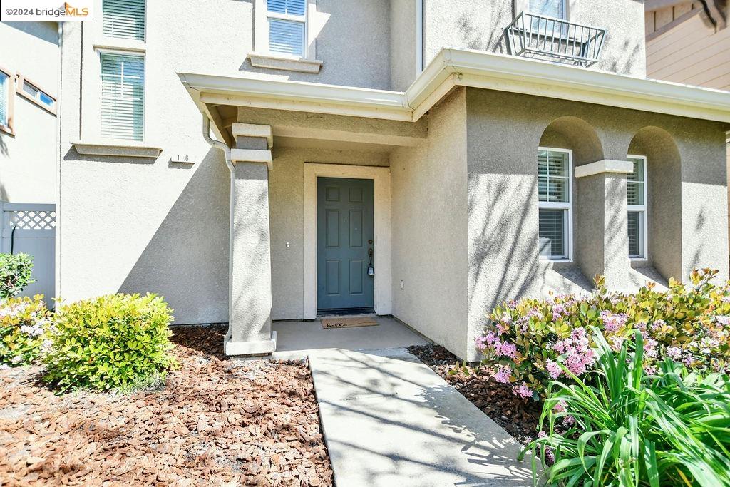 Detail Gallery Image 2 of 39 For 16 Willet Court, Pittsburg,  CA 94565-7535 - 3 Beds | 2/1 Baths