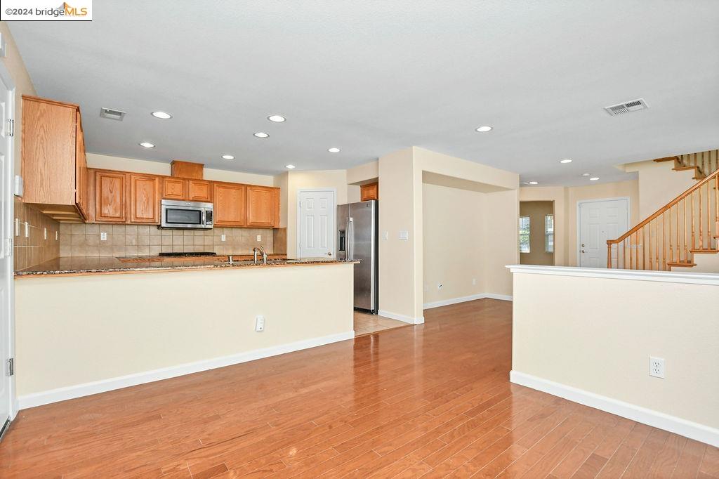 Detail Gallery Image 15 of 39 For 16 Willet Court, Pittsburg,  CA 94565-7535 - 3 Beds | 2/1 Baths