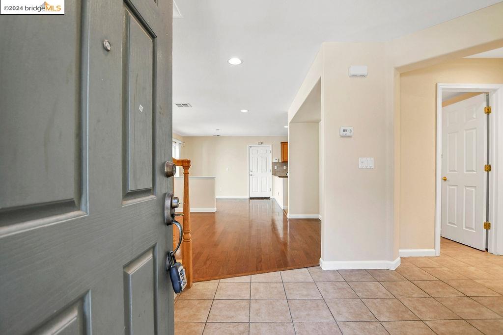 Detail Gallery Image 10 of 39 For 16 Willet Court, Pittsburg,  CA 94565-7535 - 3 Beds | 2/1 Baths