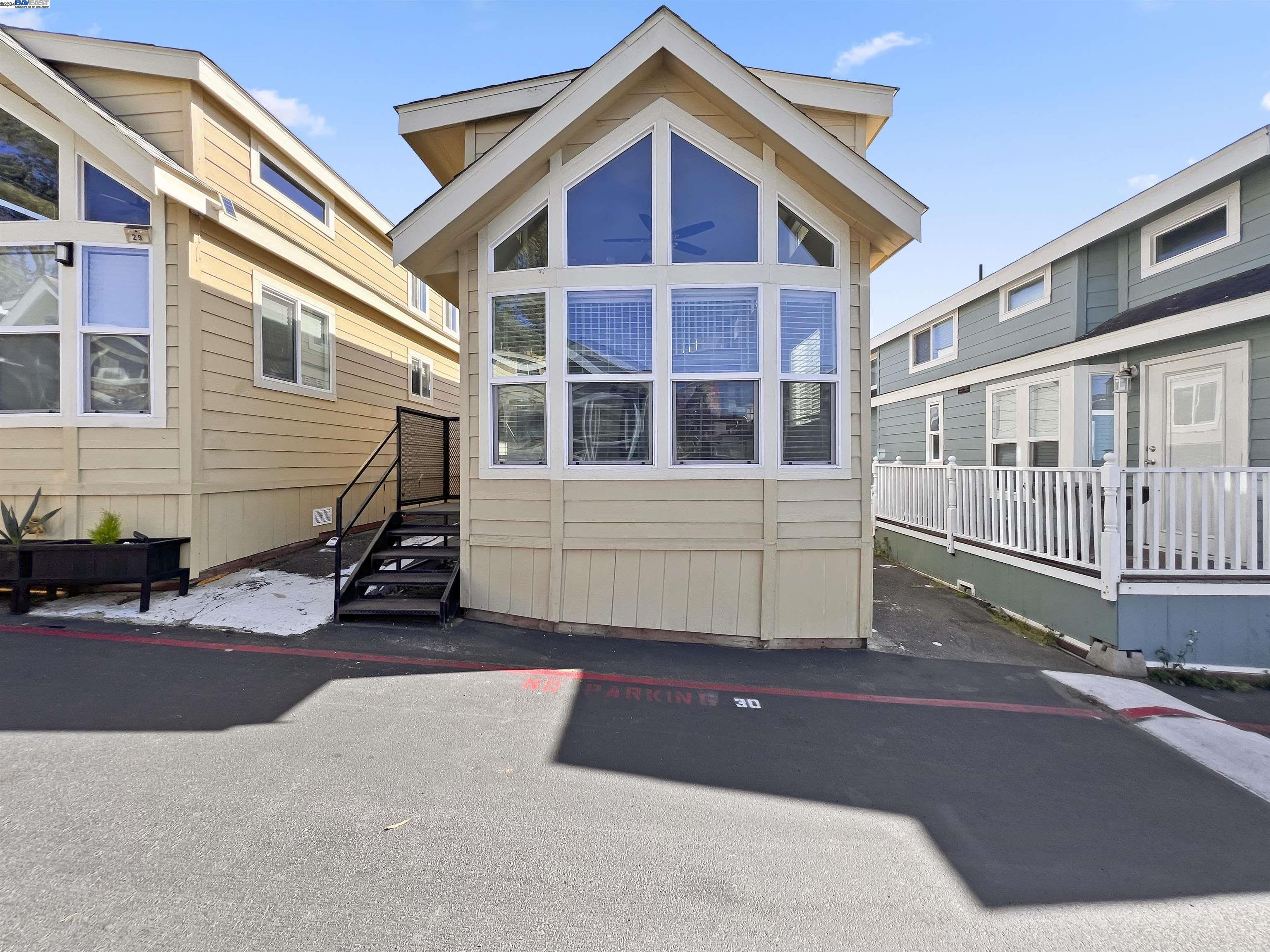 Detail Gallery Image 1 of 1 For 1468 Grand Ave #30, San Leandro,  CA 94577 - 1 Beds | 1 Baths