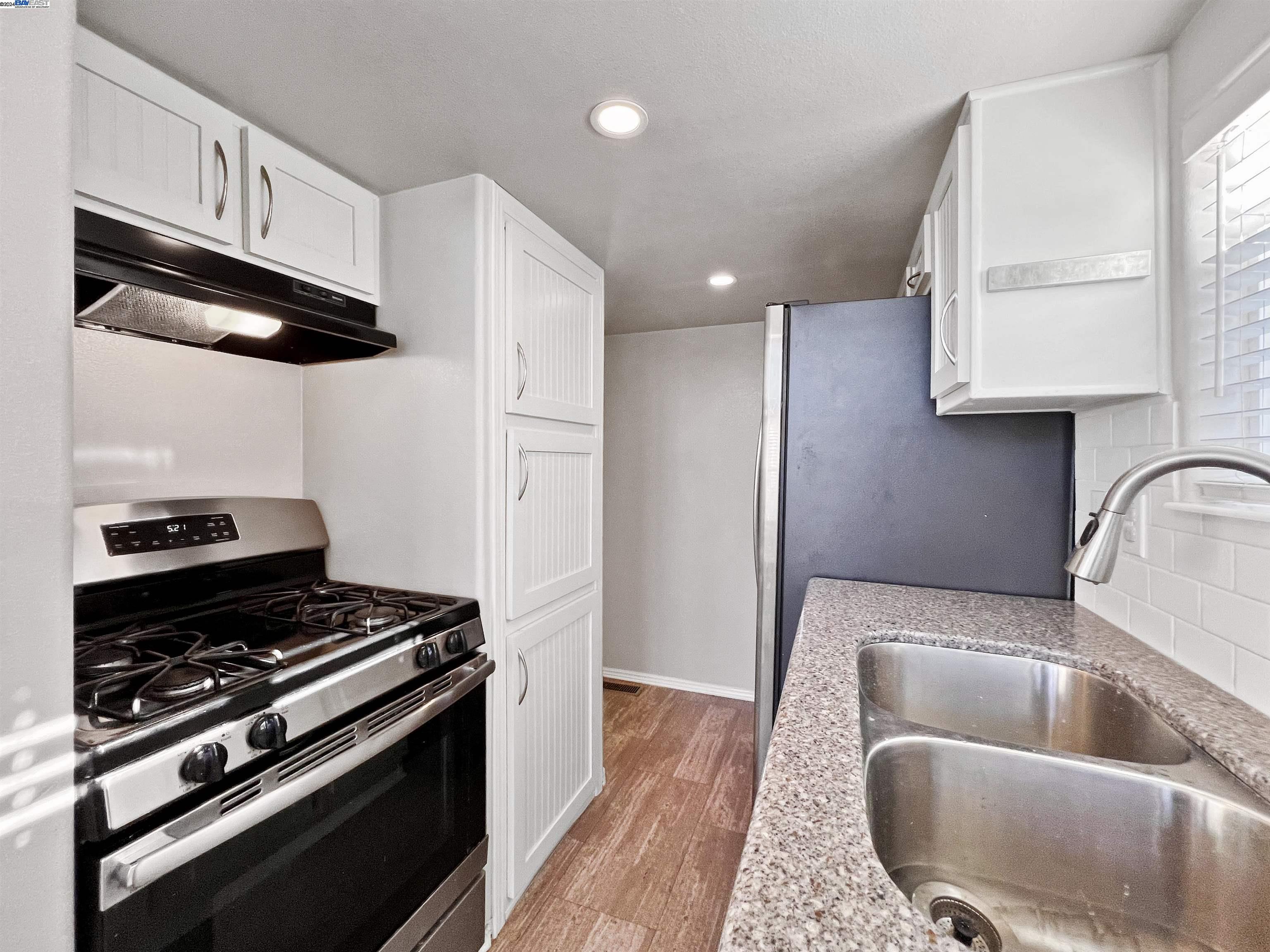 Detail Gallery Image 12 of 30 For 1468 Grand Ave #30, San Leandro,  CA 94577 - 1 Beds | 1 Baths