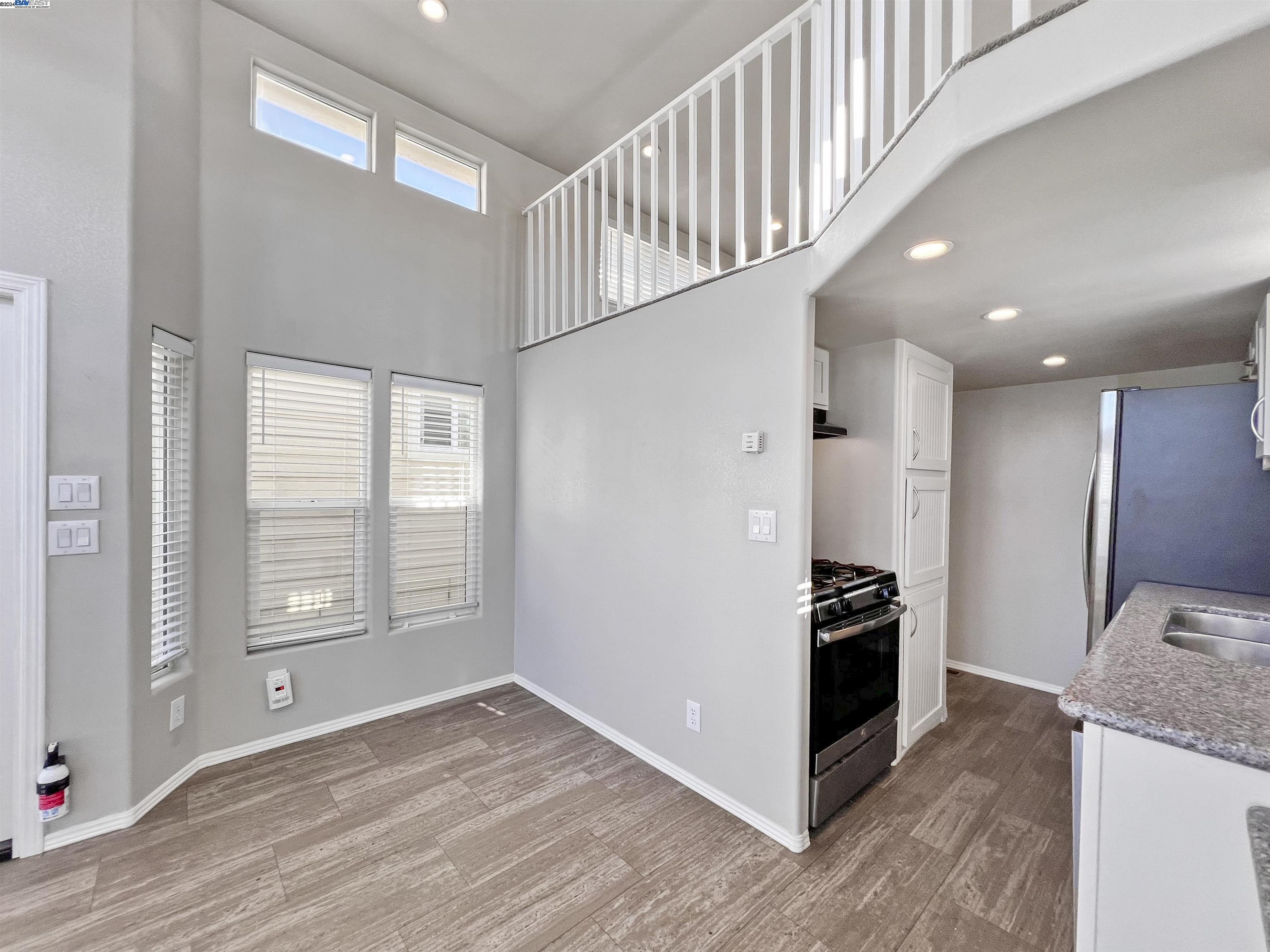 Detail Gallery Image 6 of 30 For 1468 Grand Ave #30, San Leandro,  CA 94577 - 1 Beds | 1 Baths