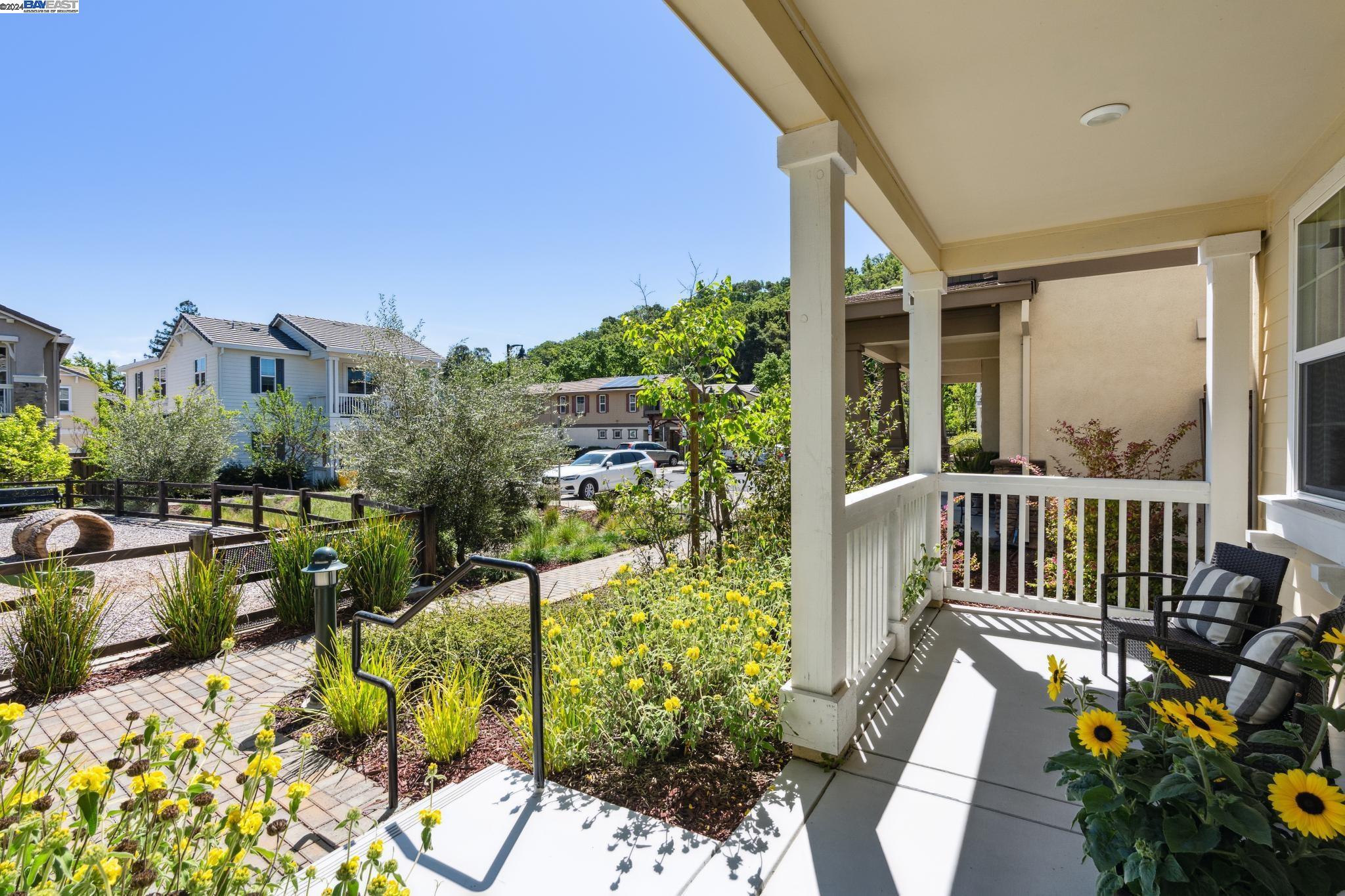 Detail Gallery Image 5 of 60 For 305 Chives Way, Walnut Creek,  CA 94595 - 3 Beds | 2/1 Baths