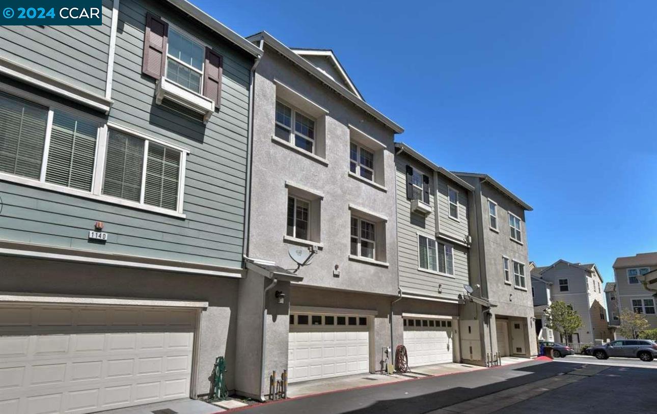 Detail Gallery Image 1 of 13 For 1130 Summer Ln, Richmond,  CA 94806 - 3 Beds | 2/1 Baths