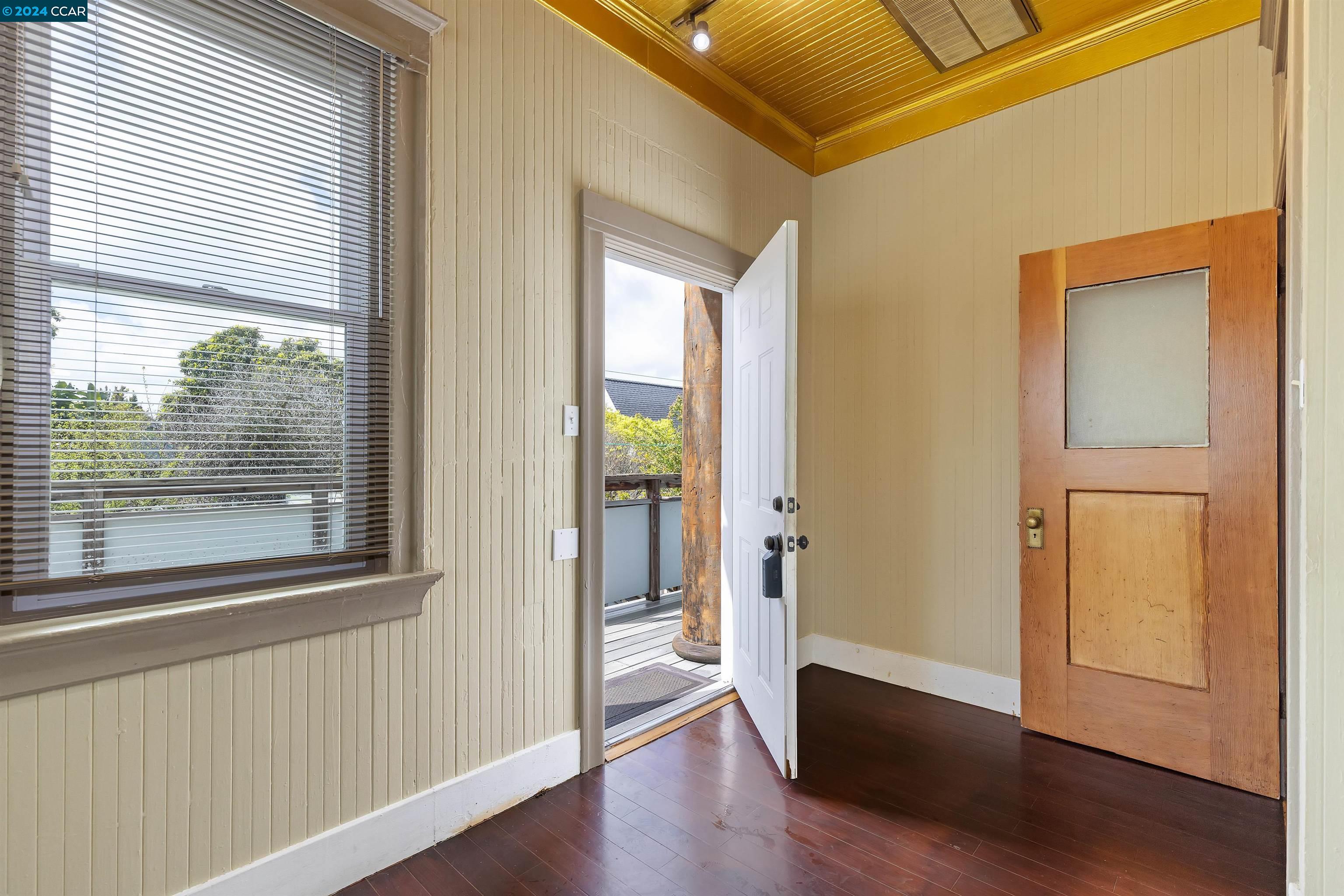 Detail Gallery Image 6 of 40 For 2410 9th St, Berkeley,  CA 94710 - – Beds | – Baths