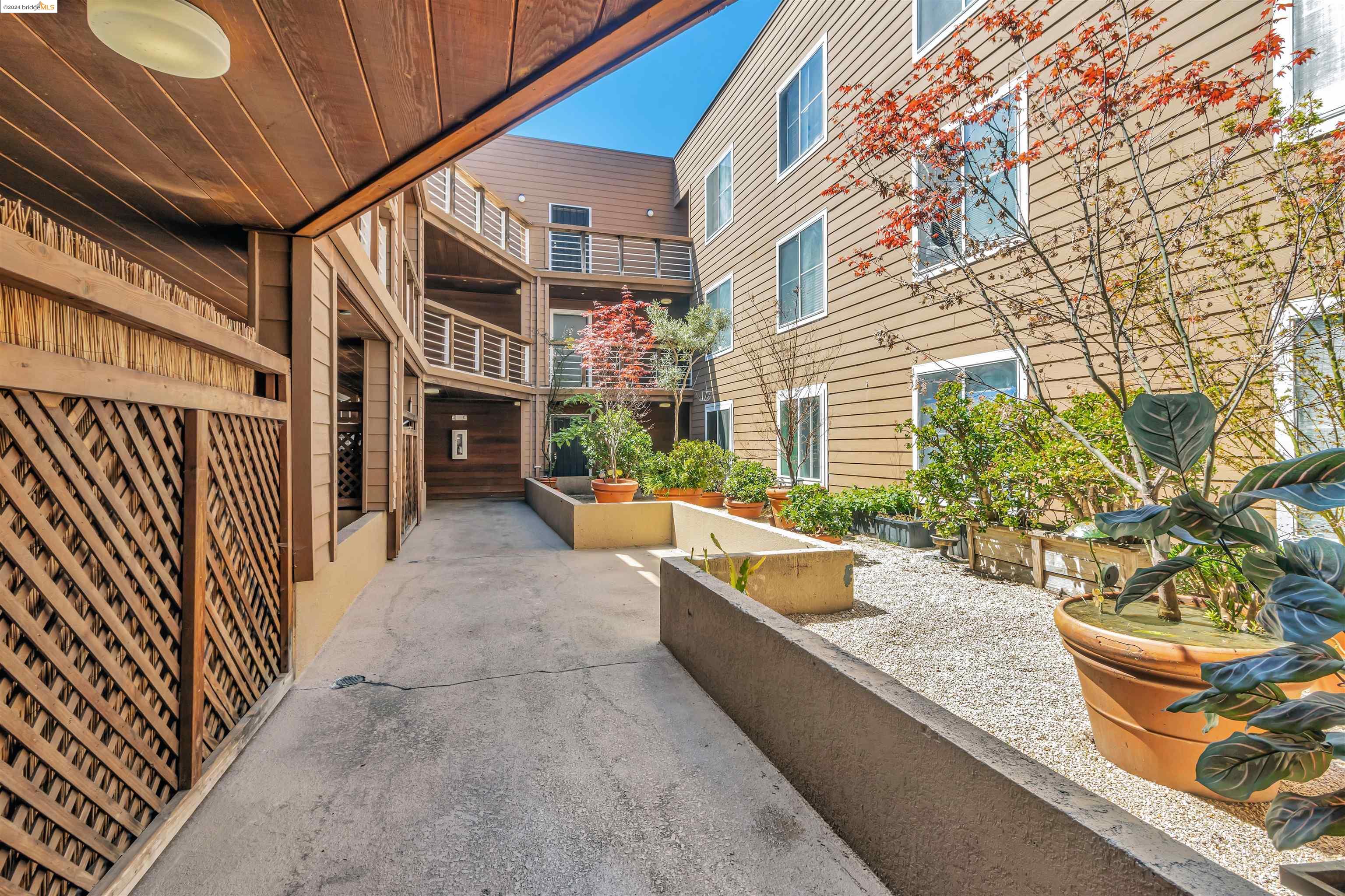 Detail Gallery Image 31 of 34 For 2901 Macarthur Blvd #304,  Oakland,  CA 94602 - 2 Beds | 1 Baths