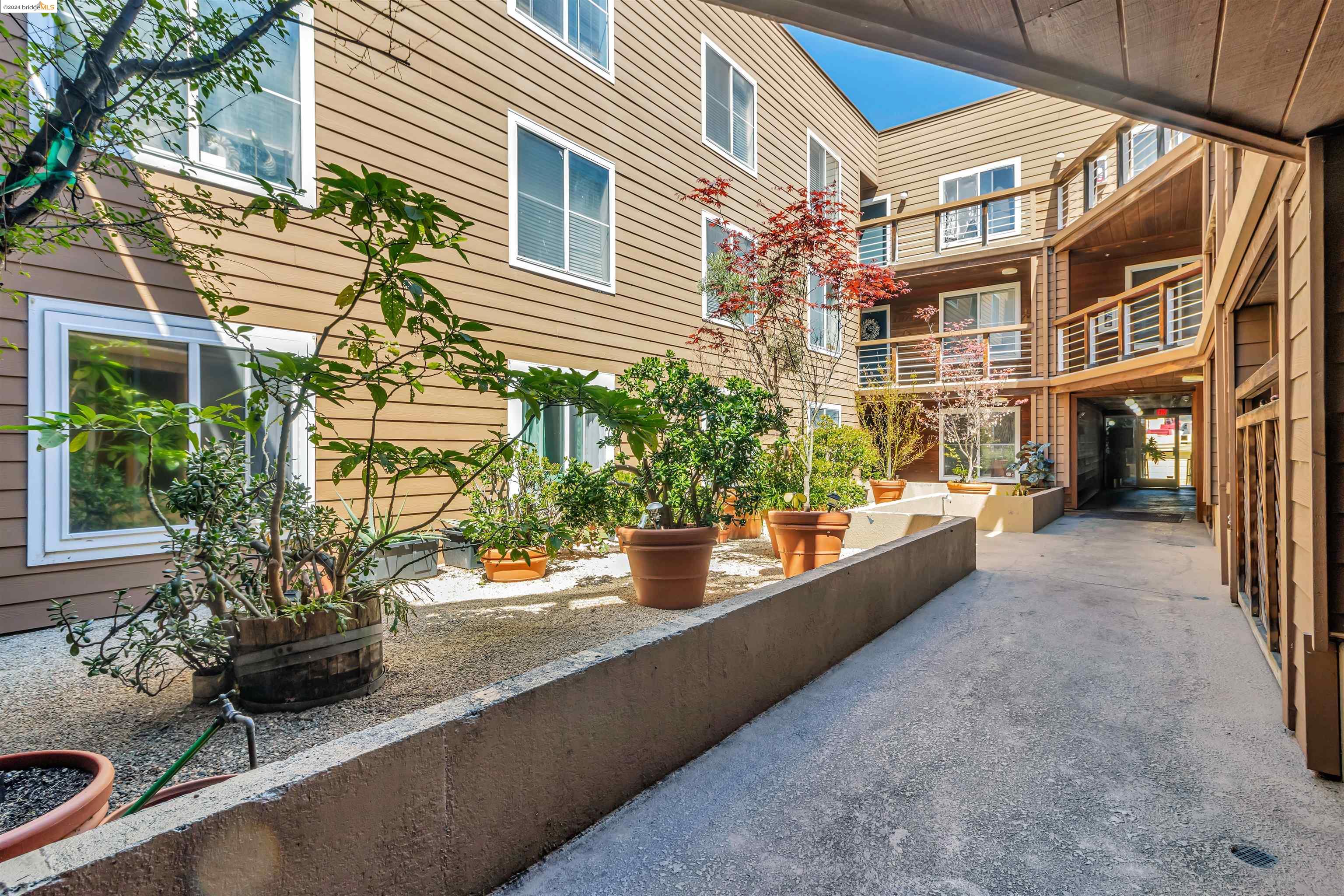 Detail Gallery Image 32 of 34 For 2901 Macarthur Blvd #304,  Oakland,  CA 94602 - 2 Beds | 1 Baths
