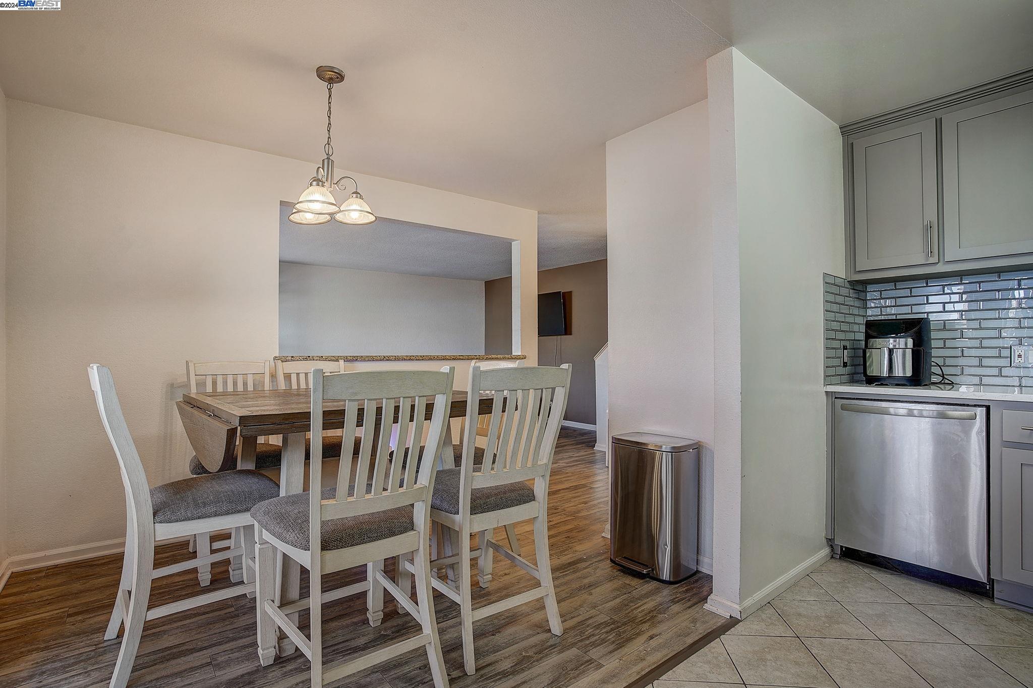 Detail Gallery Image 4 of 24 For 650 Fargo Ave #3,  San Leandro,  CA 94579 - 3 Beds | 2/1 Baths