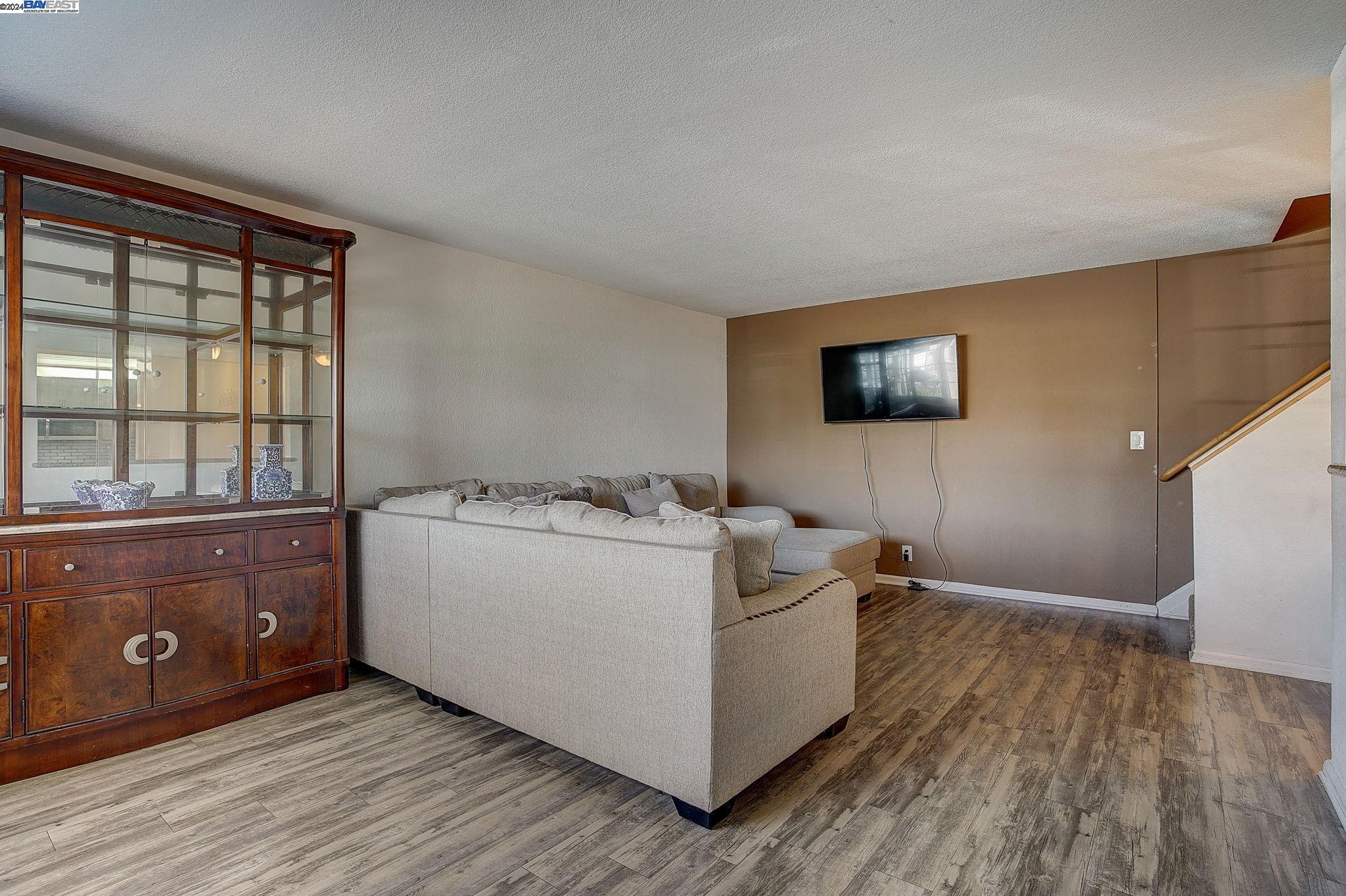 Detail Gallery Image 8 of 24 For 650 Fargo Ave #3,  San Leandro,  CA 94579 - 3 Beds | 2/1 Baths